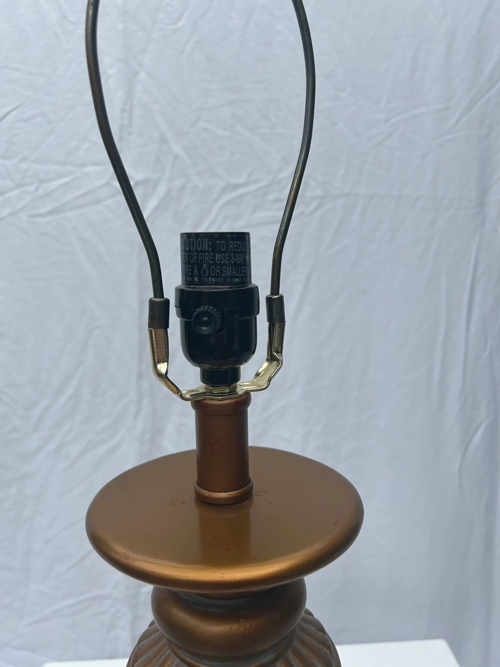 Late 20th Century Neoclassical Gold and Ivory Urn Table Lamp - 10