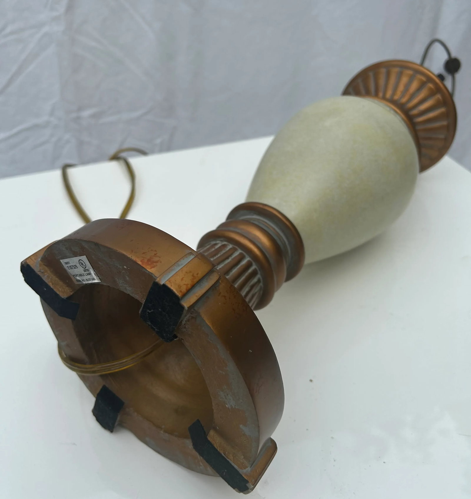 Late 20th Century Neoclassical Gold and Ivory Urn Table Lamp - 9