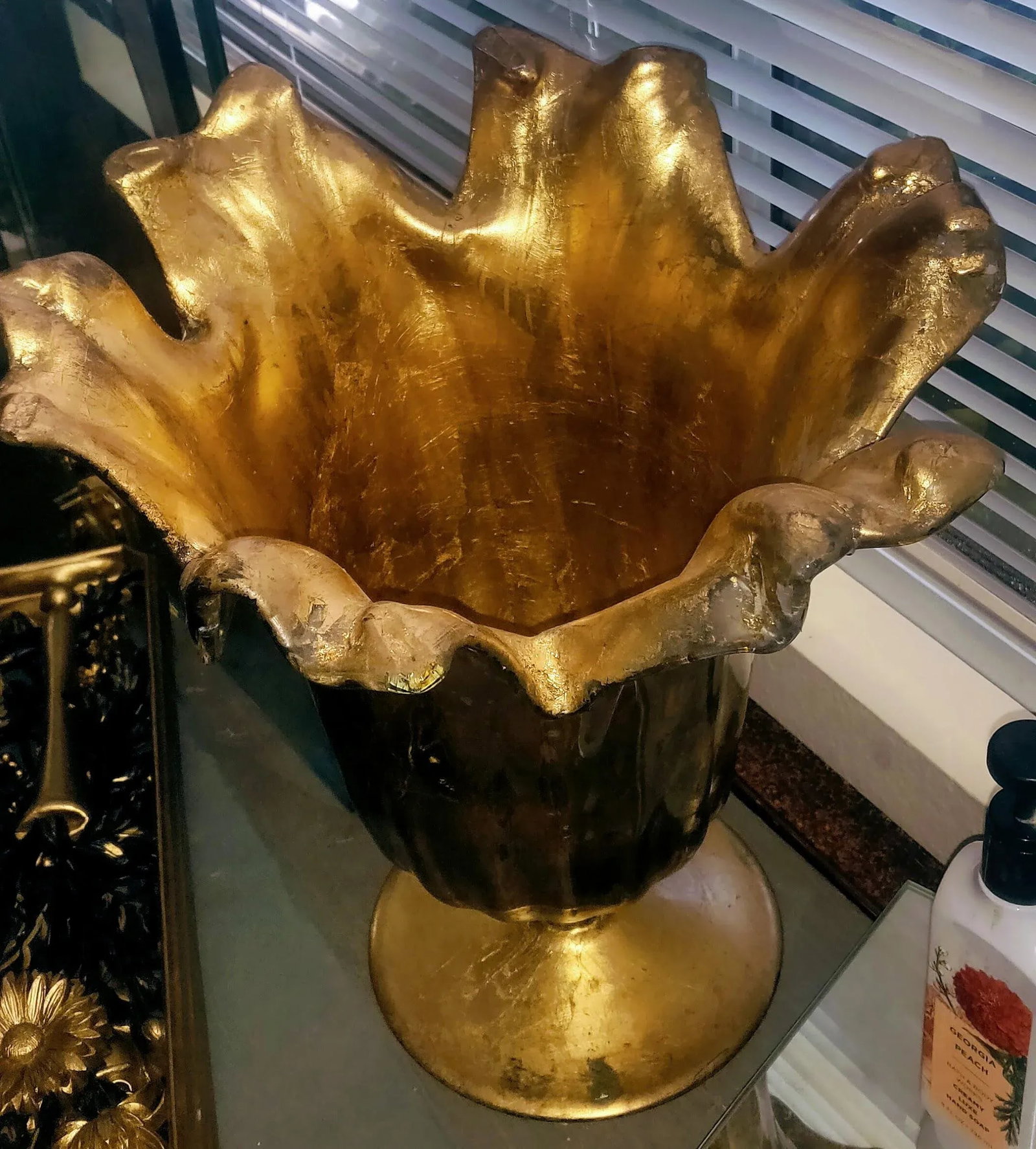 Vintage 16.5" Murano Lavorazione Art Glass Parcel Gilt Wrapped Pedestal Shell Vase - 2