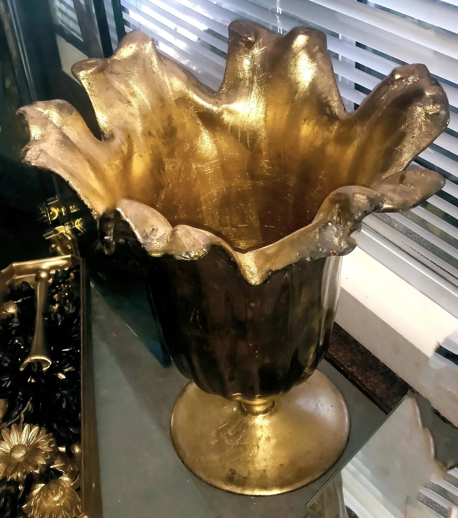 Vintage 16.5" Murano Lavorazione Art Glass Parcel Gilt Wrapped Pedestal Shell Vase - 4