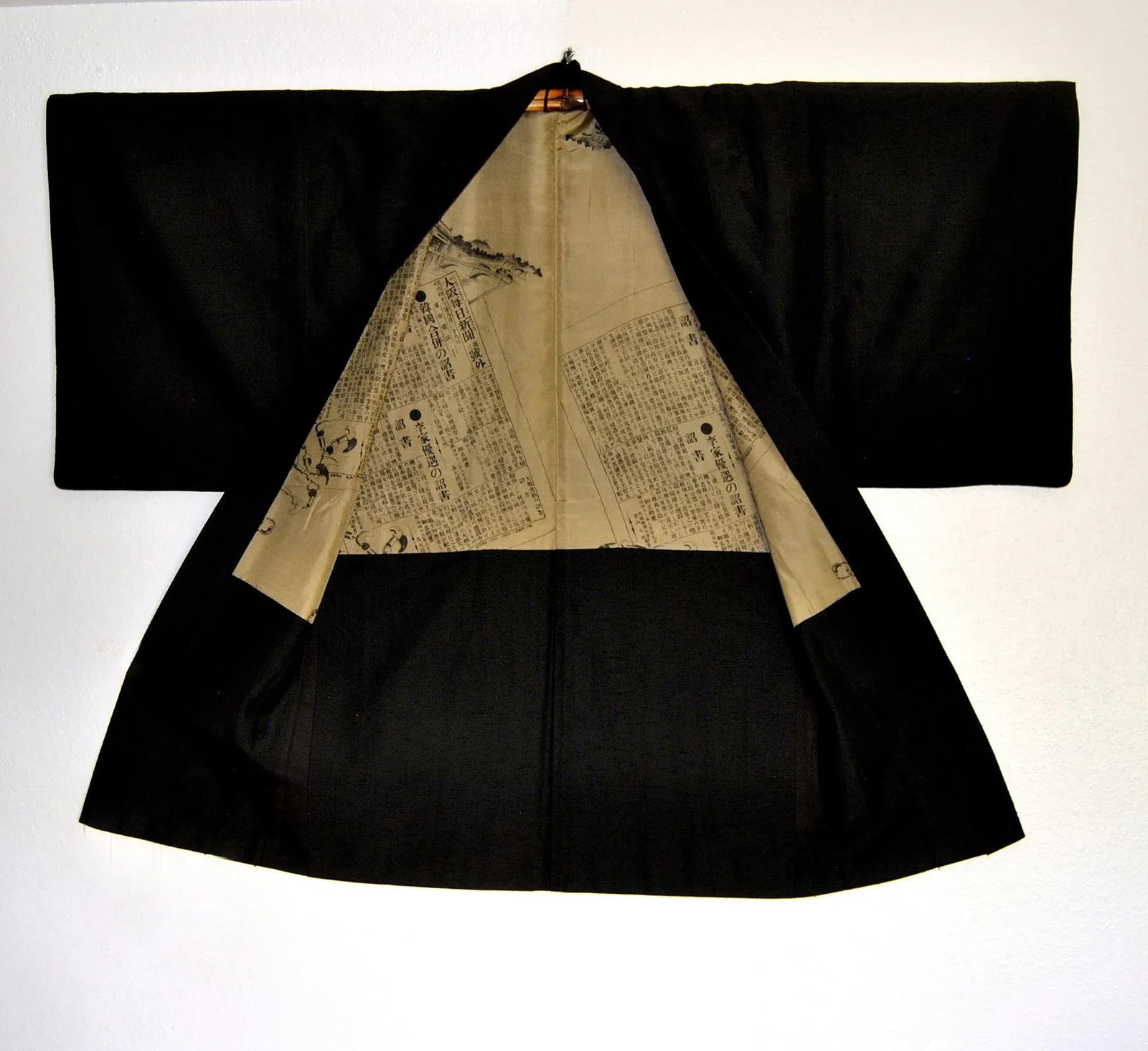 Authentic Silk Kimono Inscribed With 1910 Japan-Korean Treaty for Wall Hanging - 6