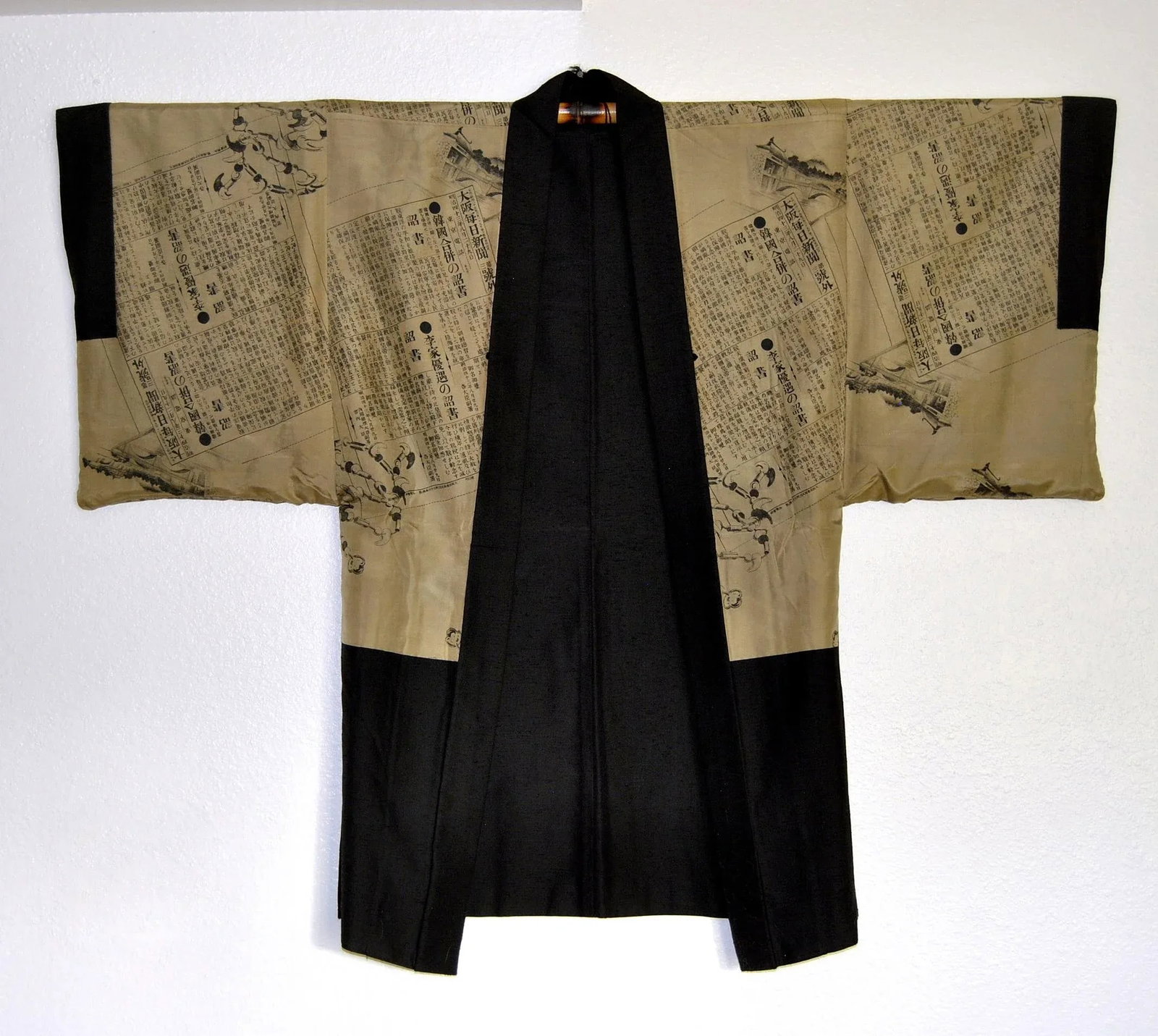 Authentic Silk Kimono Inscribed With 1910 Japan-Korean Treaty for Wall Hanging - 9
