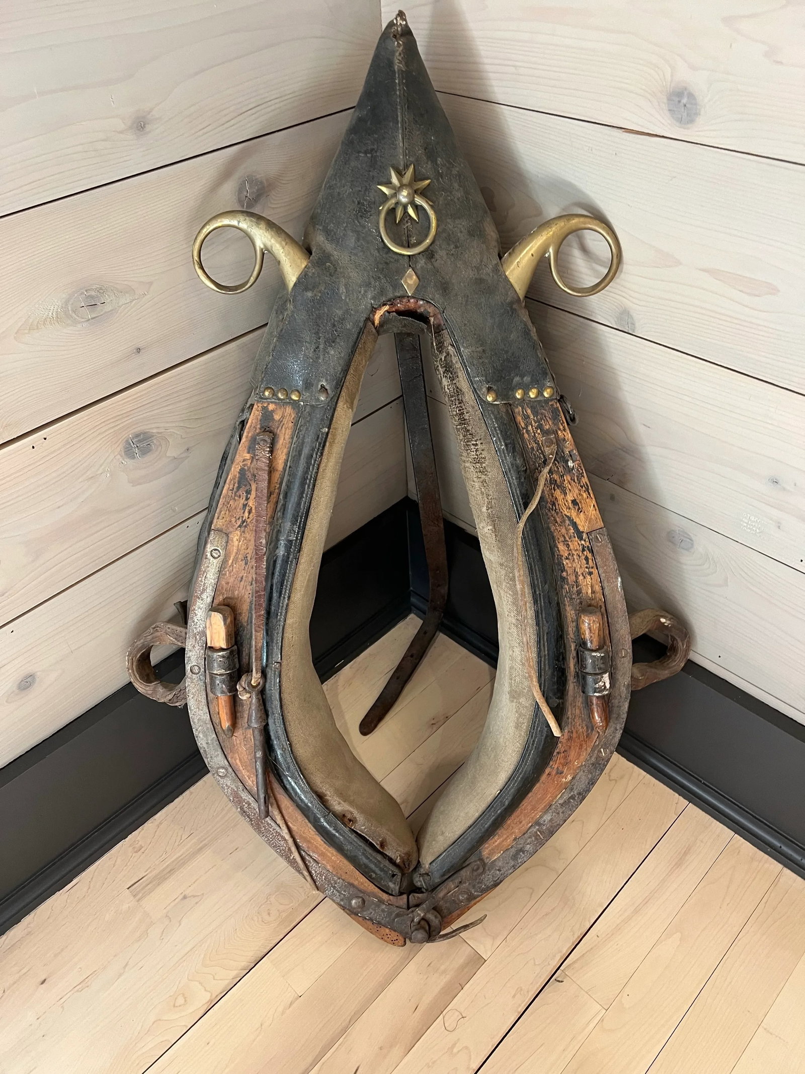 Early 1900s Antique Swiss Leather Horse Collar With Linen and Brass Details - 4