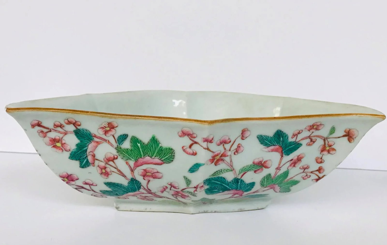 Mid 19th Century Antique Qing Dynasty Lozenge Shaped Painted Porcelain Bowls- Set of 2 - 3