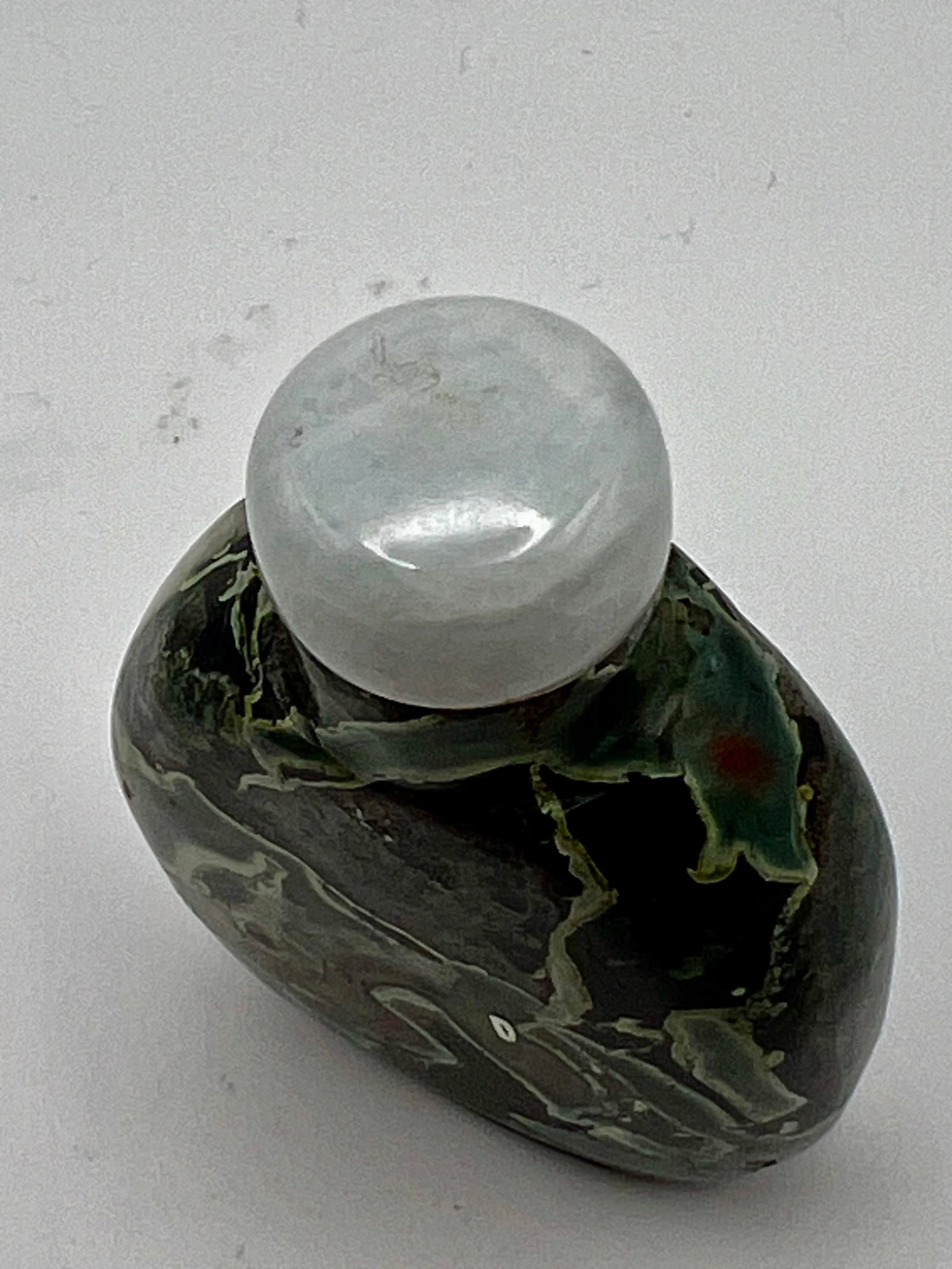 1970s Vintage Frog Skin/Bloodstone Snuff Bottle - 6