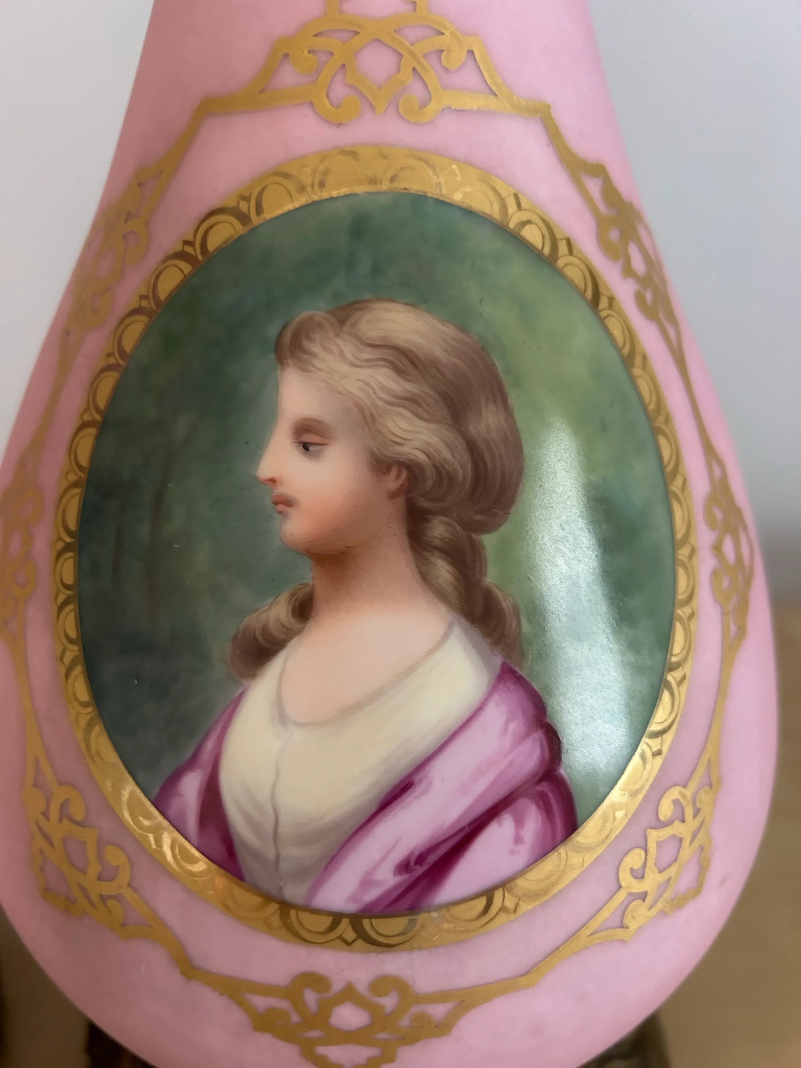 Pair of Vintage French Neoclassical Large Pink Frosted Glass Lamps With Portraits - 10