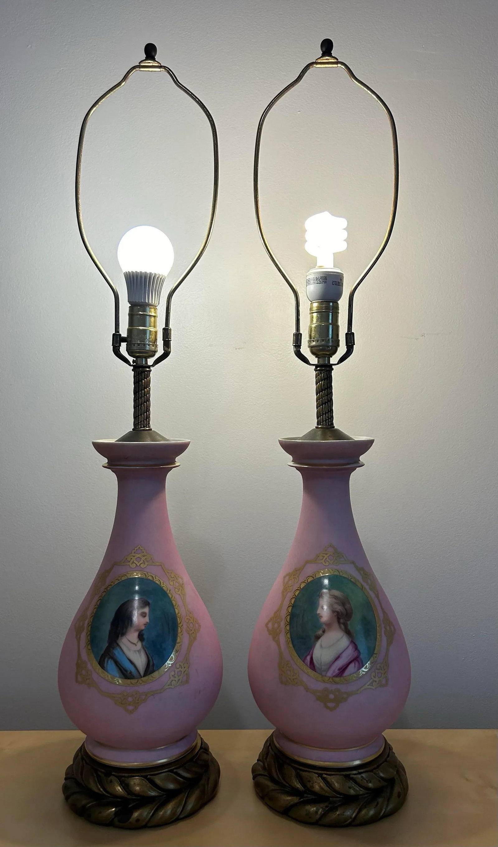 Pair of Vintage French Neoclassical Large Pink Frosted Glass Lamps With Portraits - 3