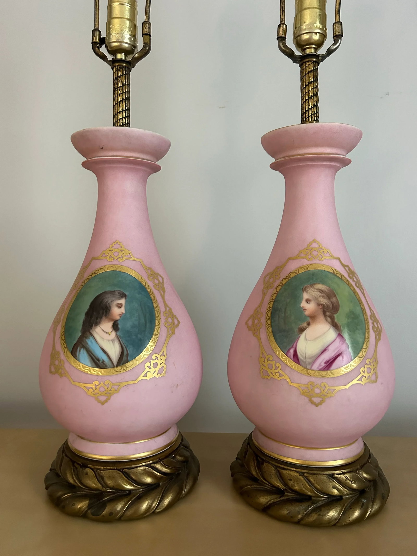 Pair of Vintage French Neoclassical Large Pink Frosted Glass Lamps With Portraits - 4