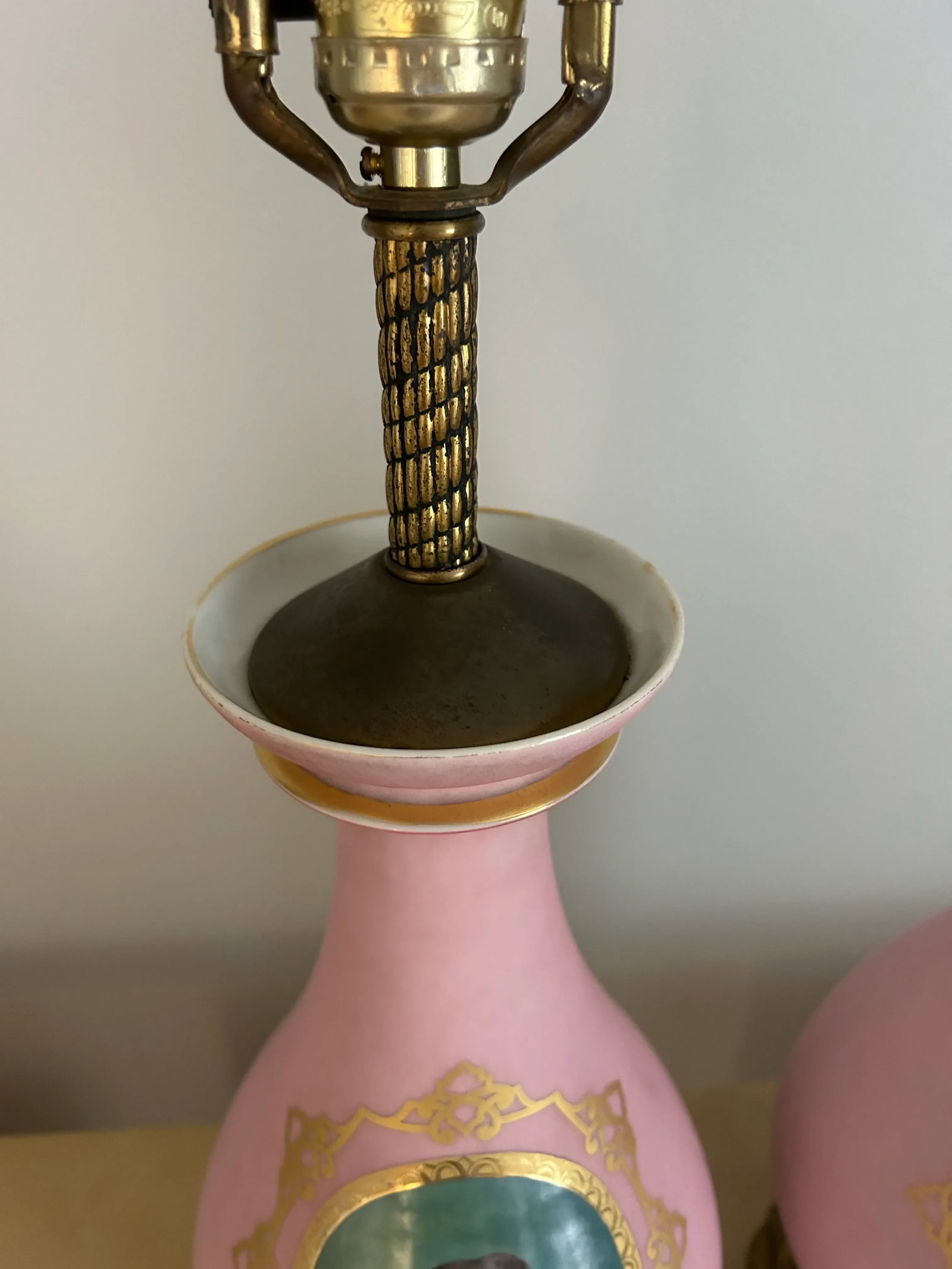 Pair of Vintage French Neoclassical Large Pink Frosted Glass Lamps With Portraits - 8