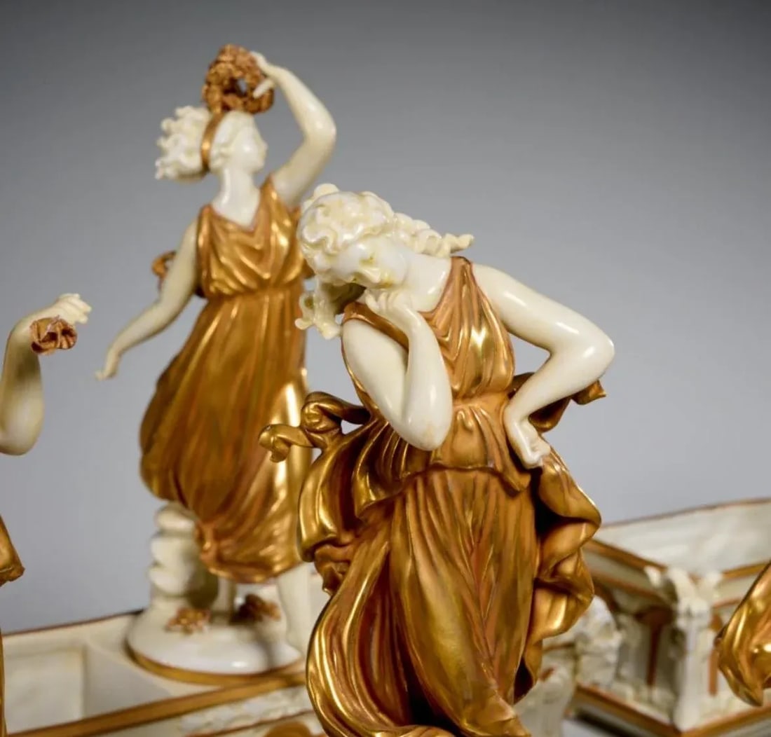 Mid 19th Century Capidemonte Italian Porcelain Surtout De Table Centerpiece in White and Gold Dancin - 4