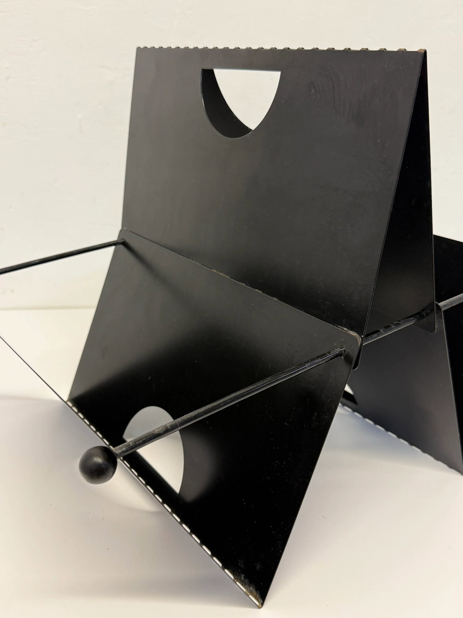 Postmodern Memphis Style Black Metal Magazine Rack, 1980s - 10