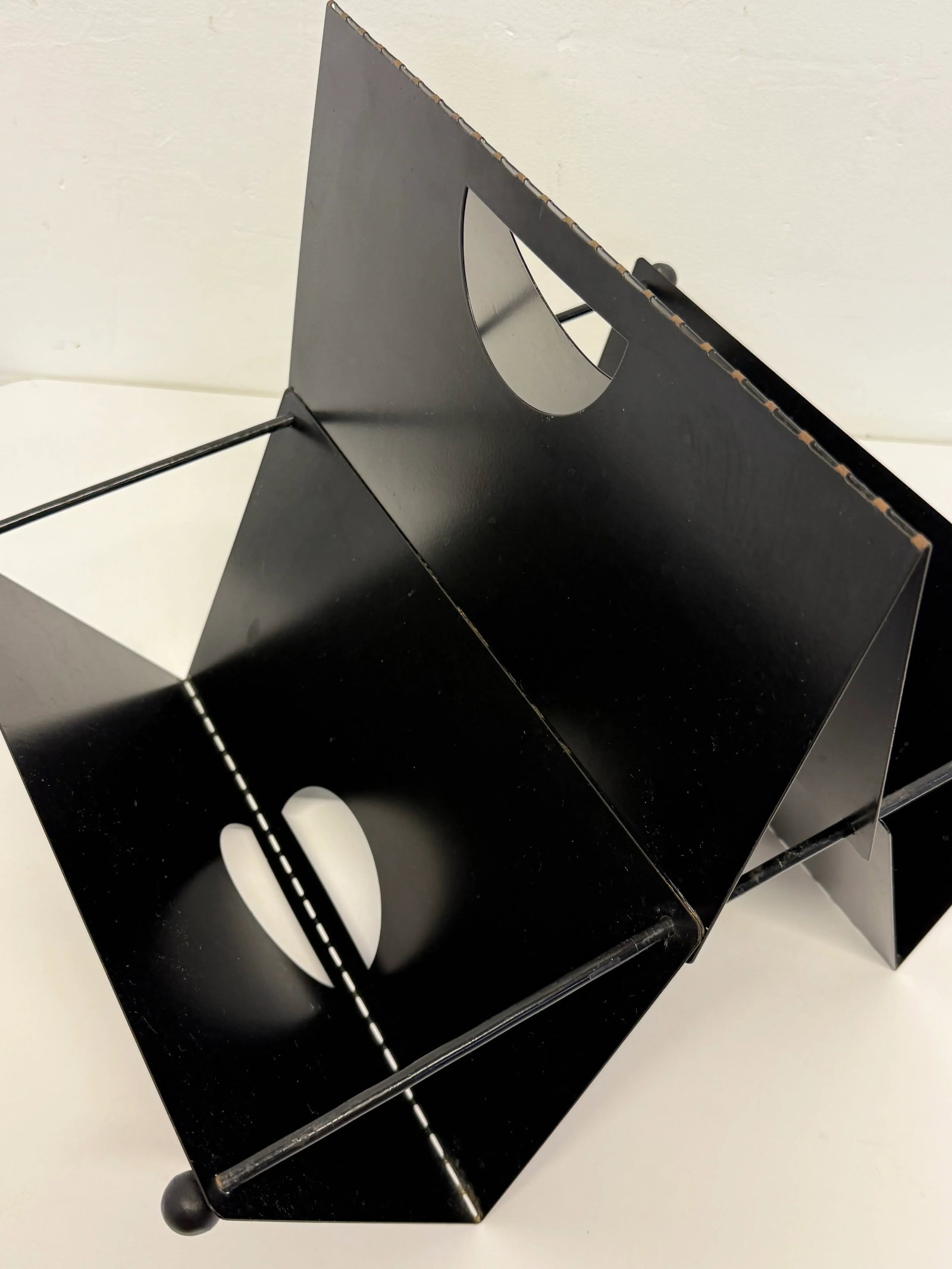 Postmodern Memphis Style Black Metal Magazine Rack, 1980s - 11