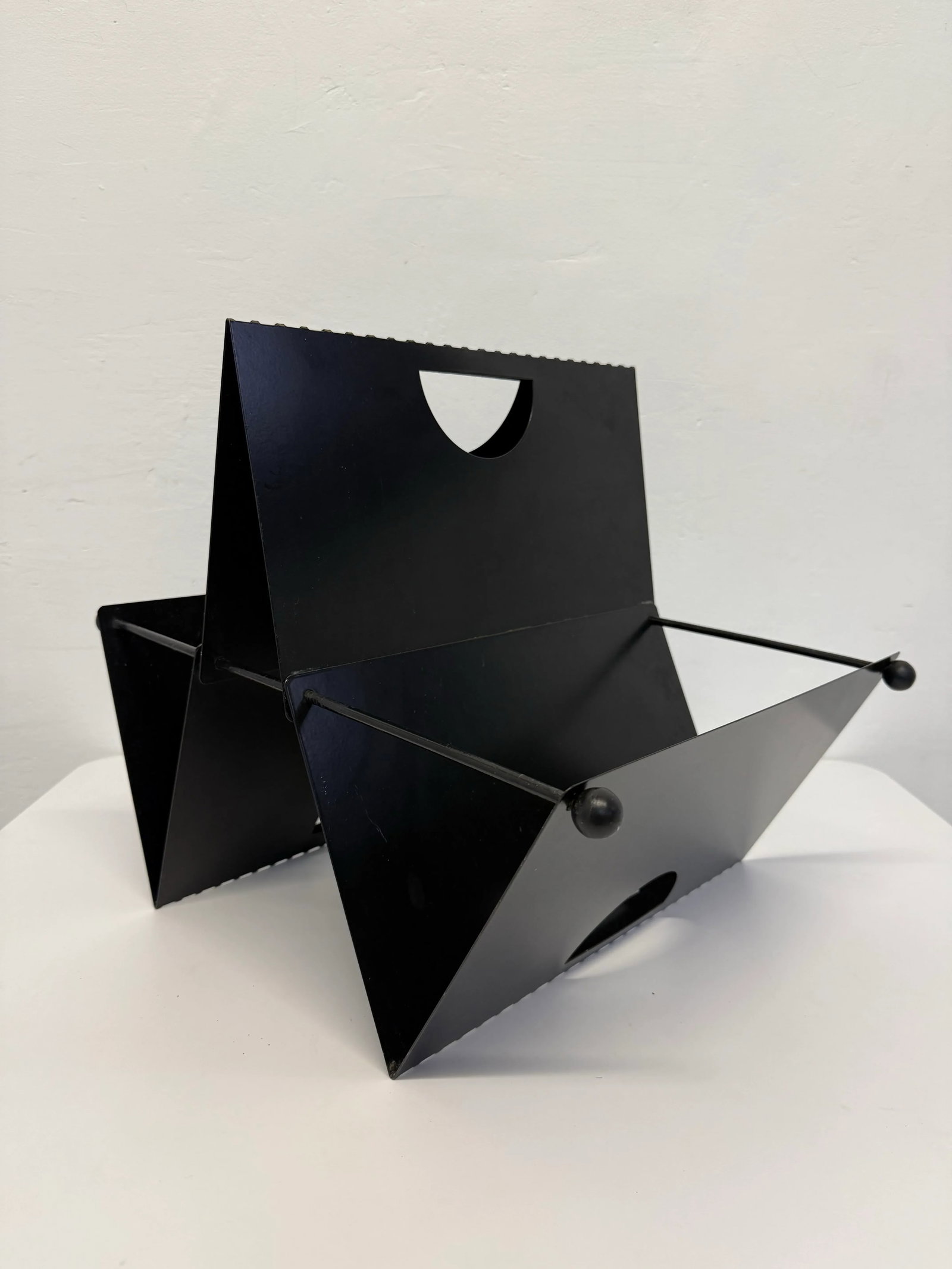 Postmodern Memphis Style Black Metal Magazine Rack, 1980s - 2