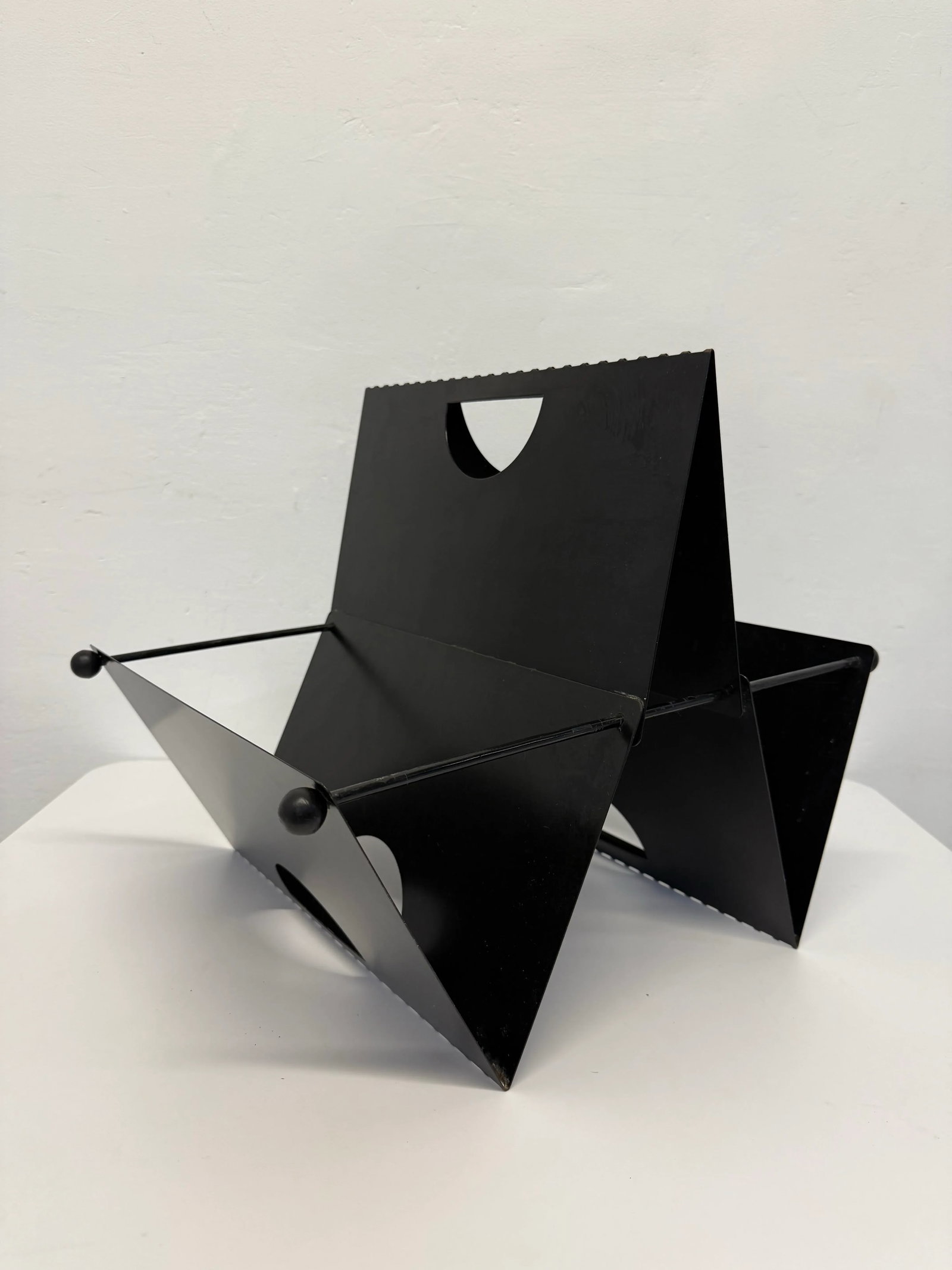 Postmodern Memphis Style Black Metal Magazine Rack, 1980s - 5