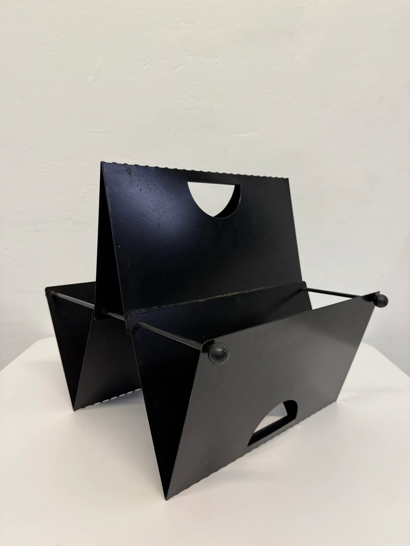 Postmodern Memphis Style Black Metal Magazine Rack, 1980s - 7