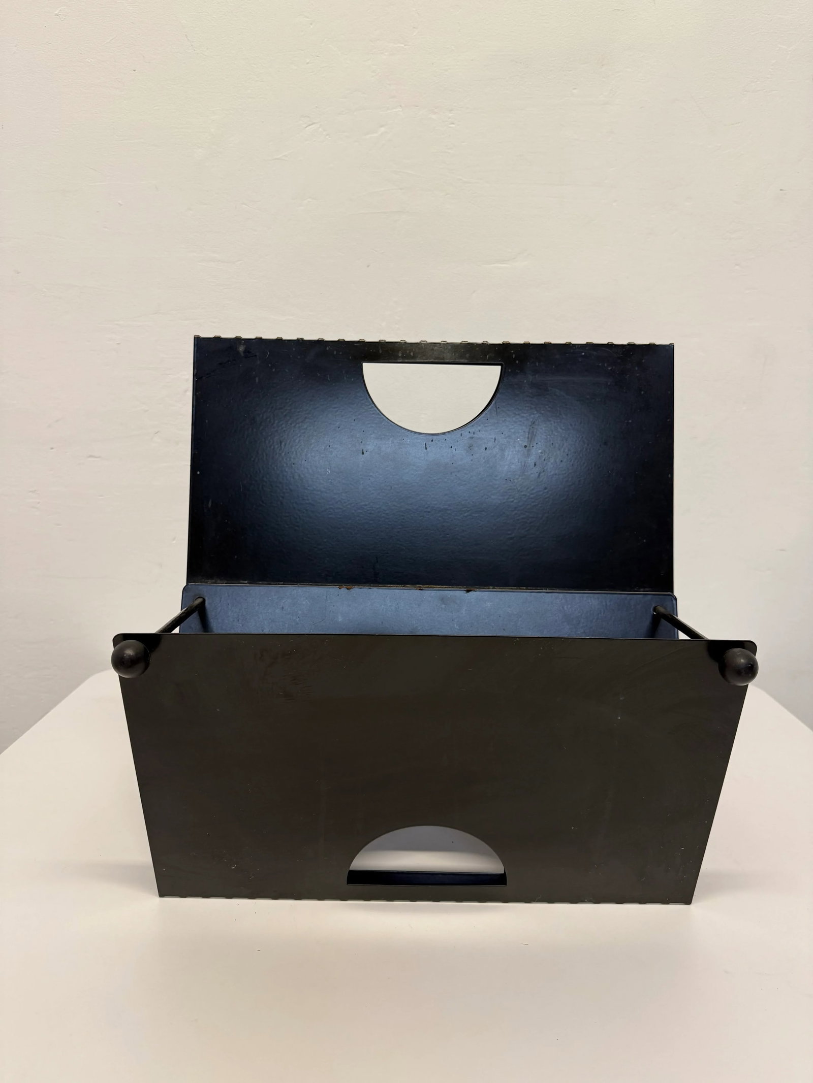 Postmodern Memphis Style Black Metal Magazine Rack, 1980s - 8