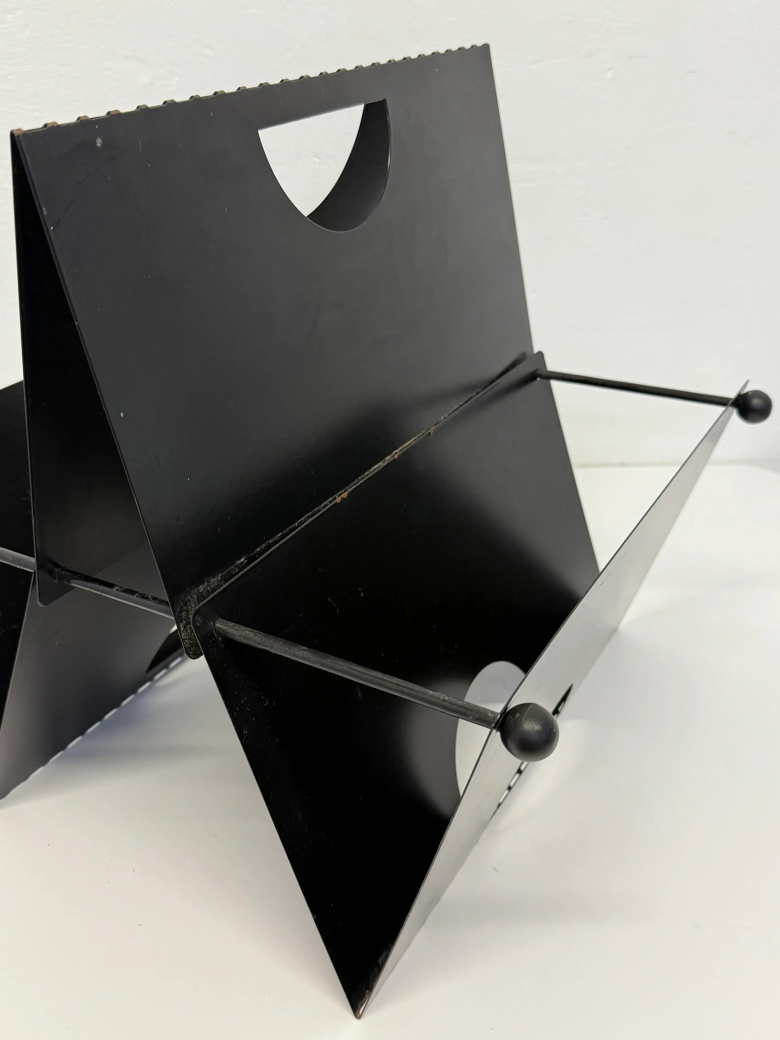 Postmodern Memphis Style Black Metal Magazine Rack, 1980s - 9