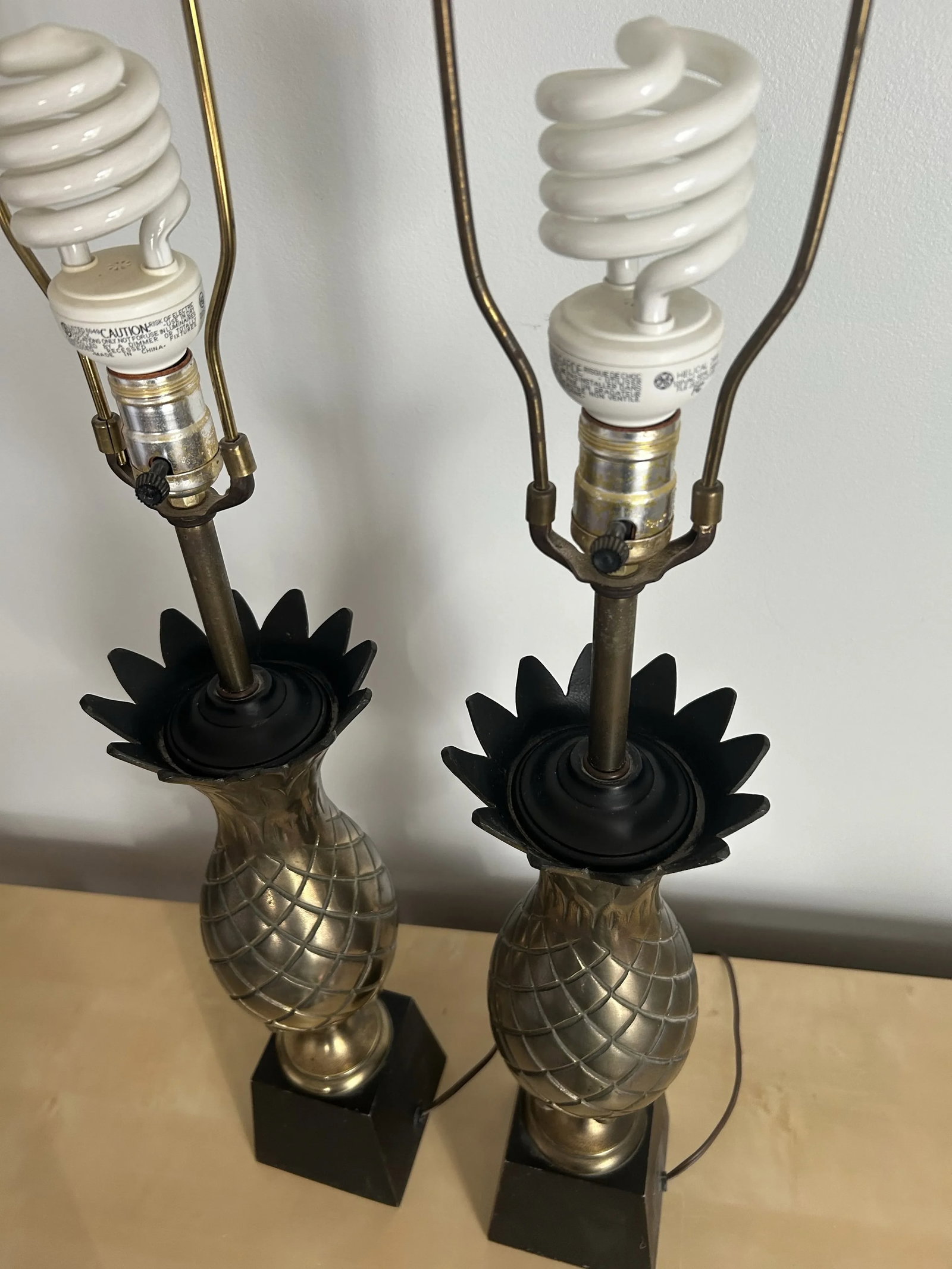 1960's Pair of Vintage Brass Figural Pineapple Table Lamps - 7
