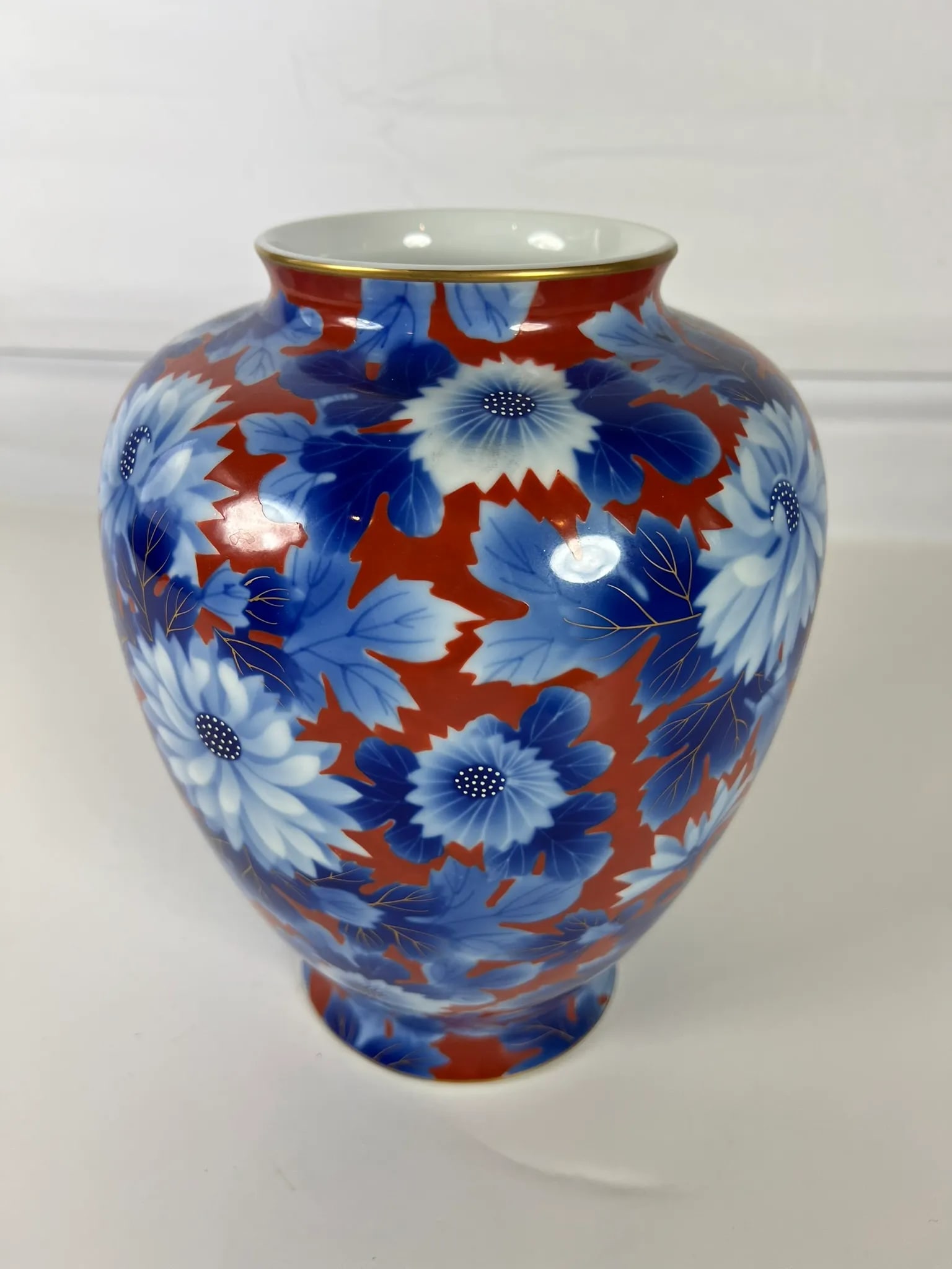 Vintage Fukugawa Blue and White Chrysanthemums Vase - 3