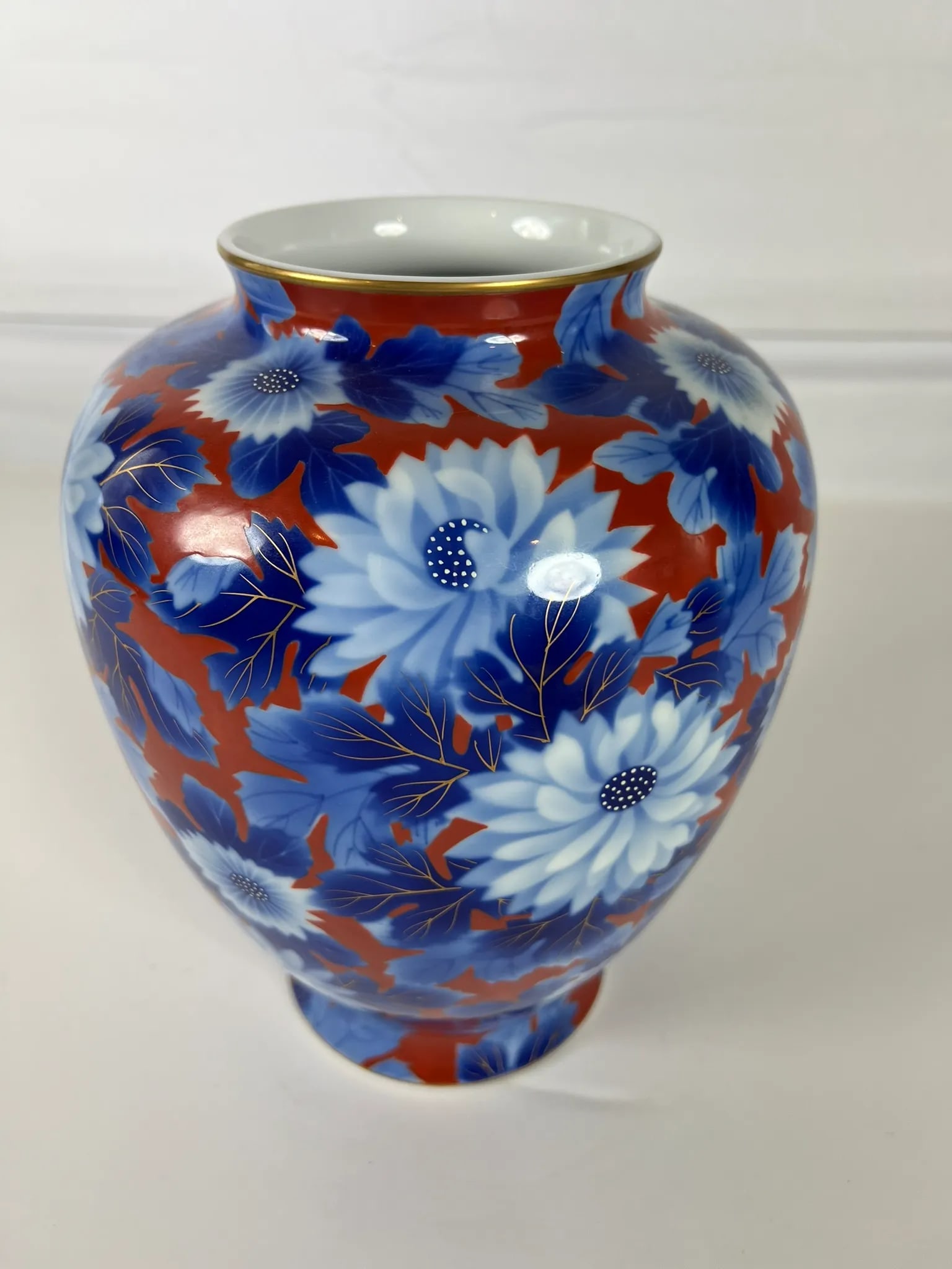 Vintage Fukugawa Blue and White Chrysanthemums Vase - 4