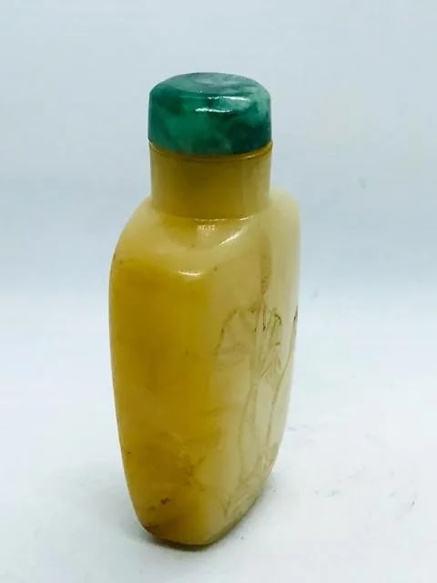 Vintage Yellow Jade Snuff Bottle With Carving - 2