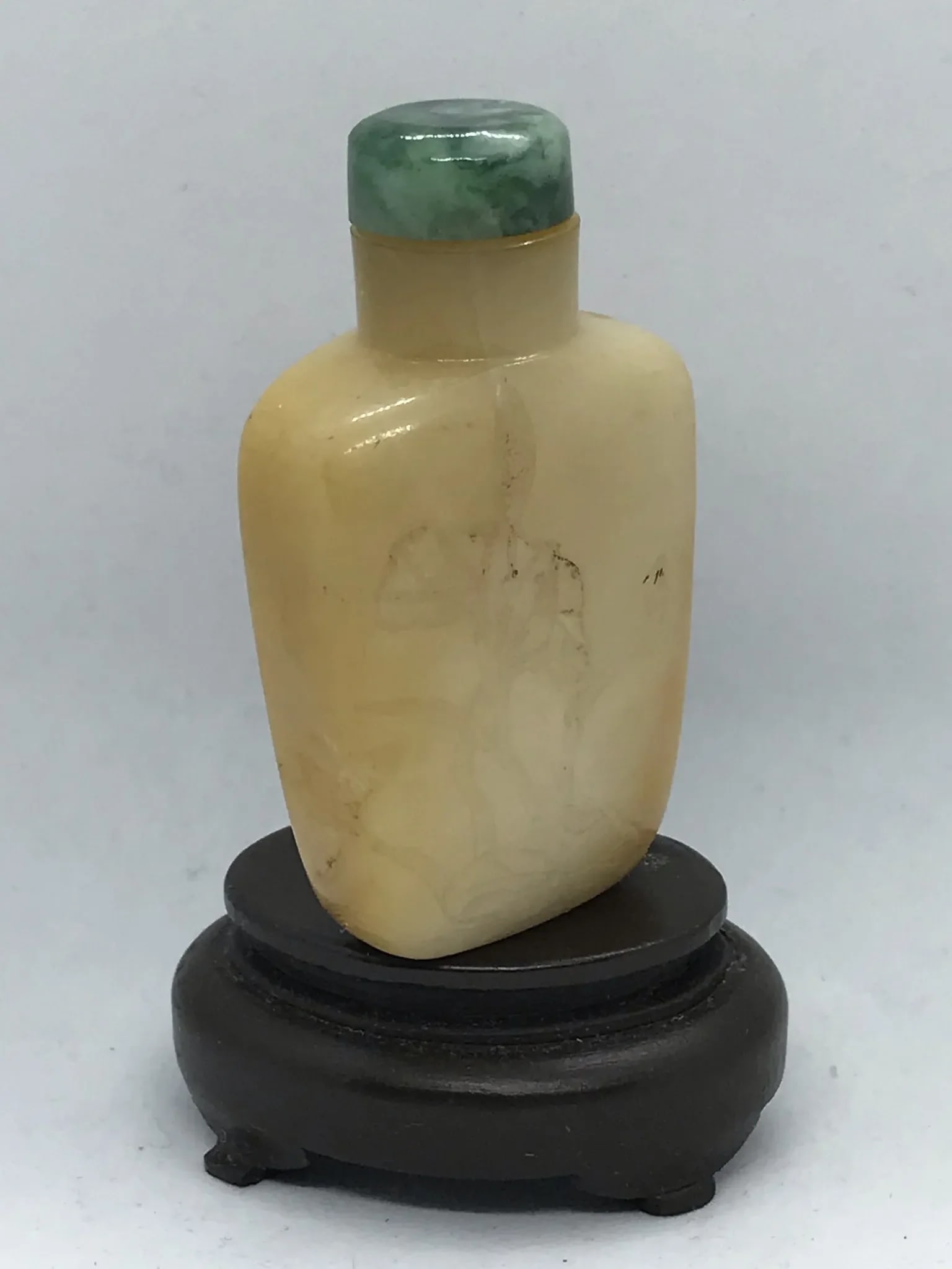 Vintage Yellow Jade Snuff Bottle With Carving - 3