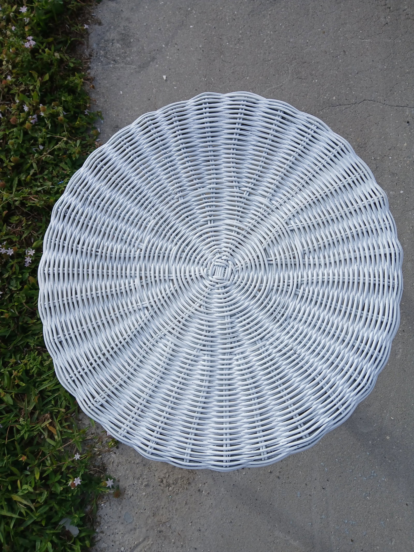 Mid 20th Century White Rattan Side Table - 2