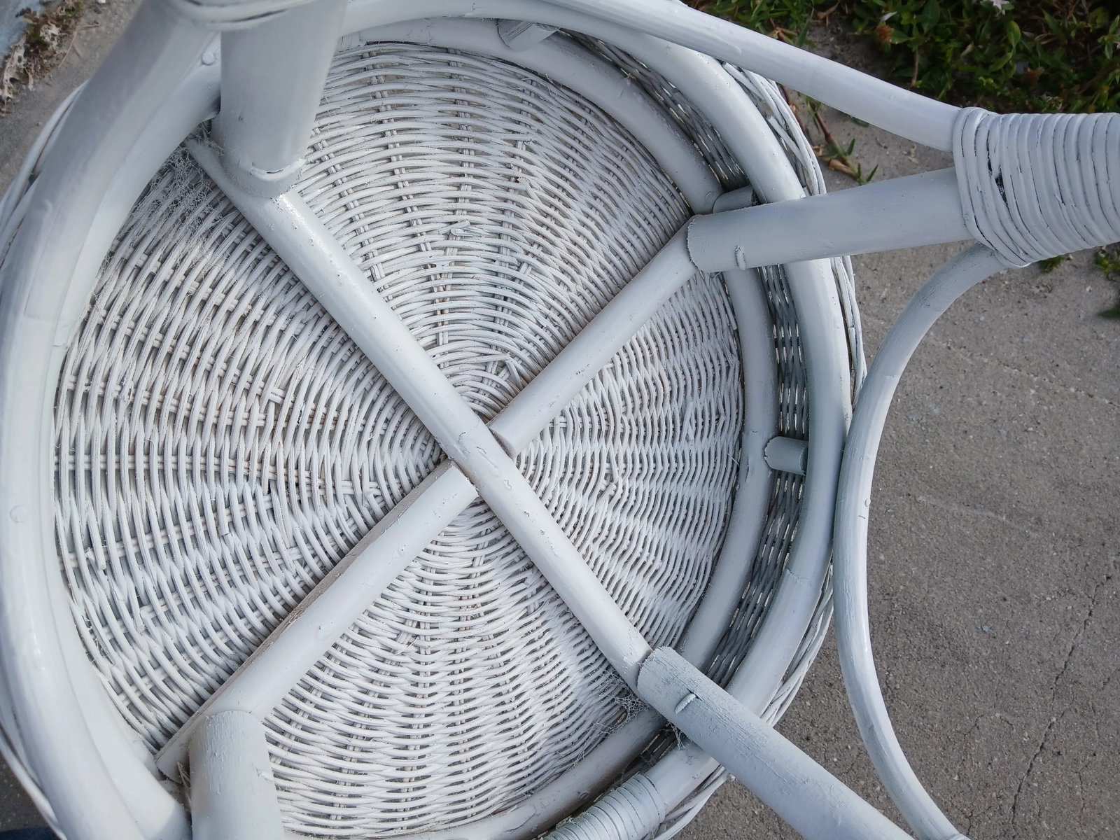Mid 20th Century White Rattan Side Table - 4