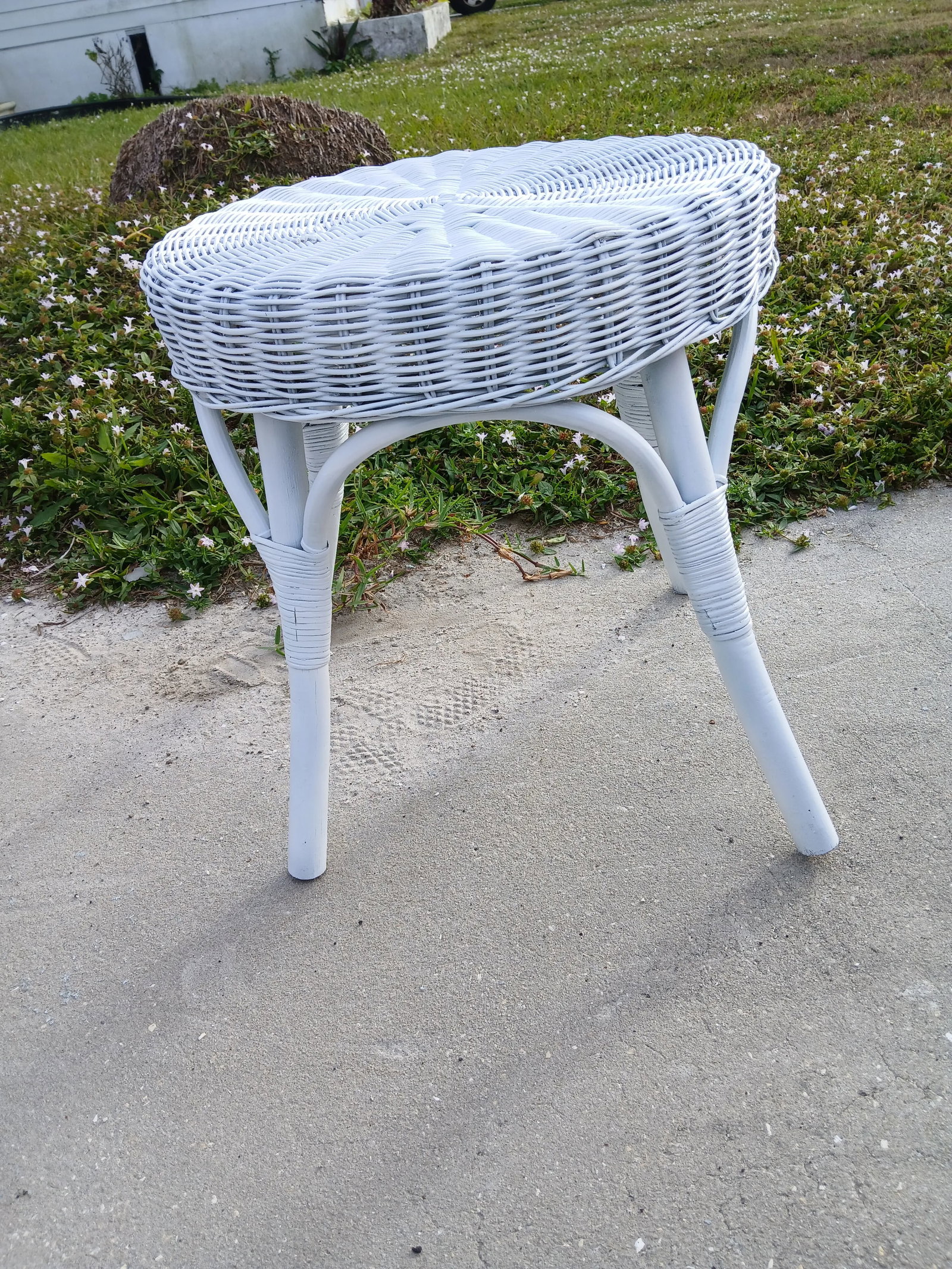 Mid 20th Century White Rattan Side Table - 7