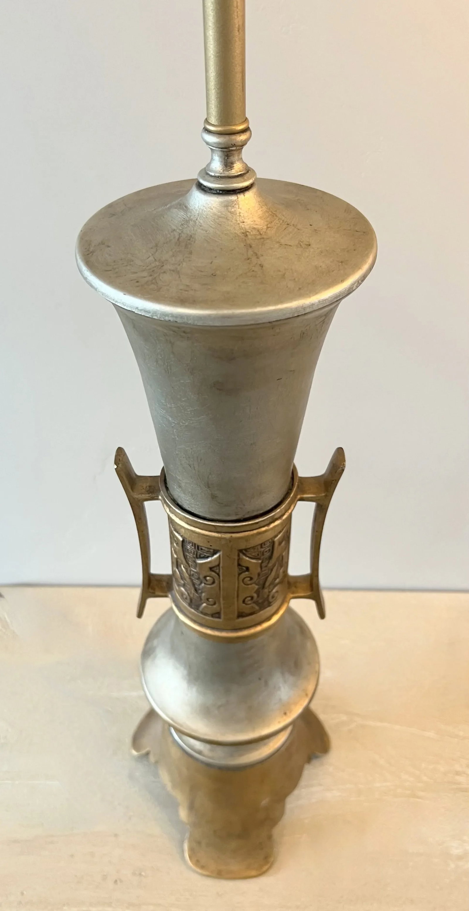 1960s Metal & Brass Chinoiserie Metallic Gold Silver Painted Asian Table Lamp - 2