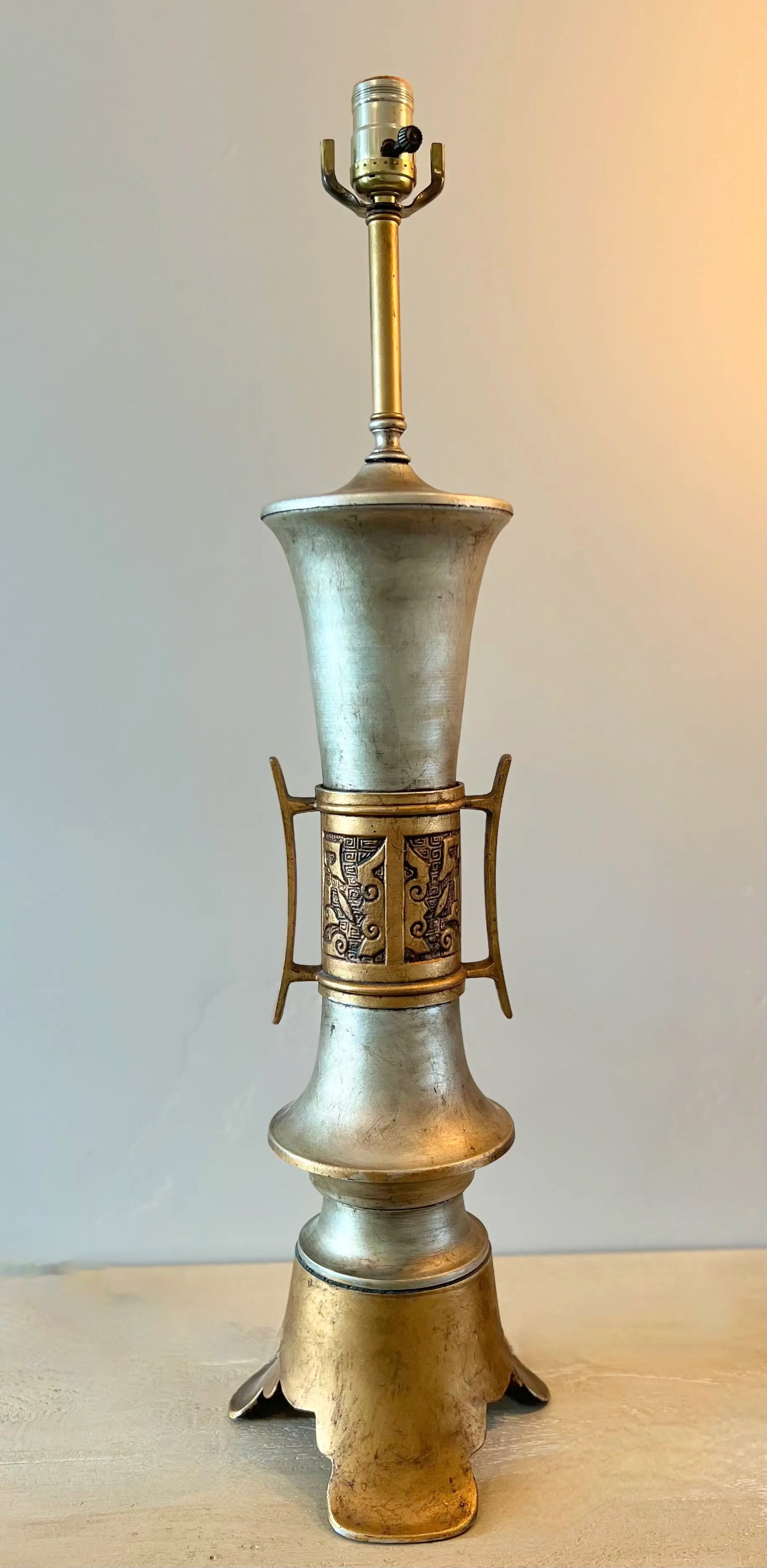 1960s Metal & Brass Chinoiserie Metallic Gold Silver Painted Asian Table Lamp - 4