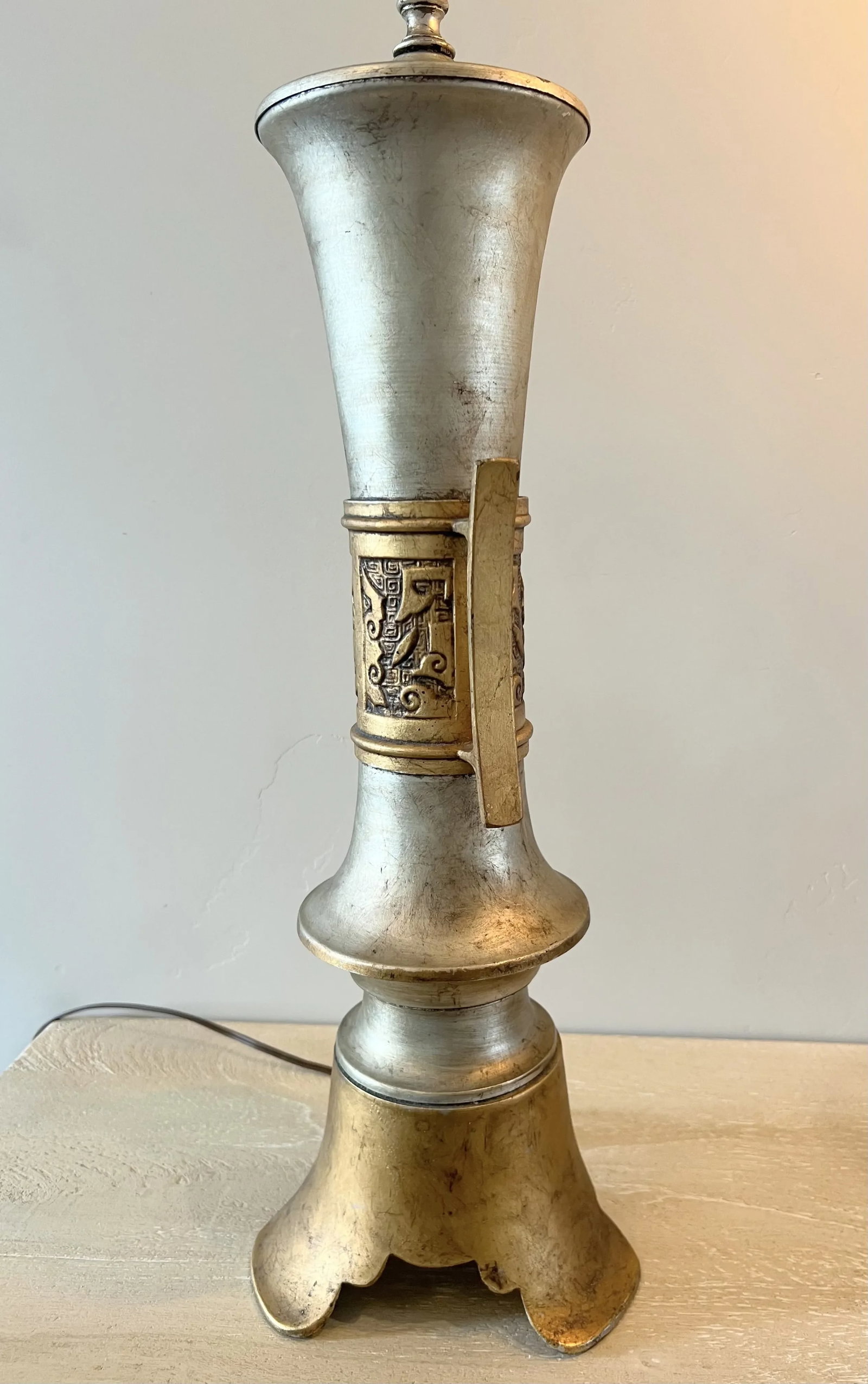 1960s Metal & Brass Chinoiserie Metallic Gold Silver Painted Asian Table Lamp - 6