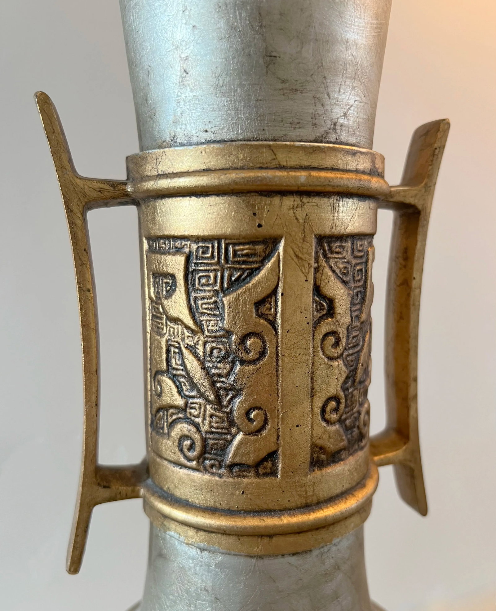 1960s Metal & Brass Chinoiserie Metallic Gold Silver Painted Asian Table Lamp - 9