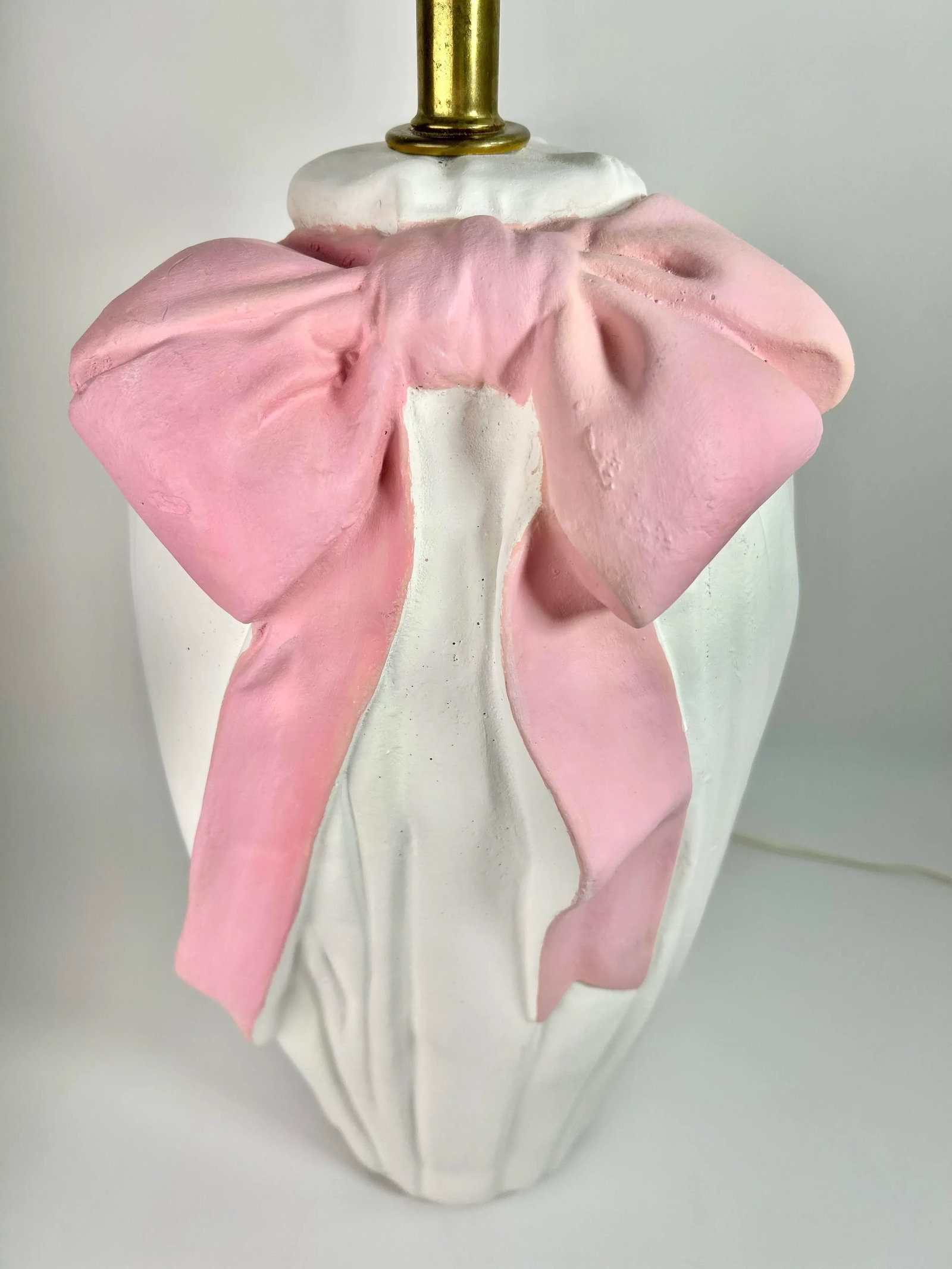 80s Post Modern Draped Cloth Pink Bow Ribbon Coquette Plaster Table Lamp With Brass Fittings - 2