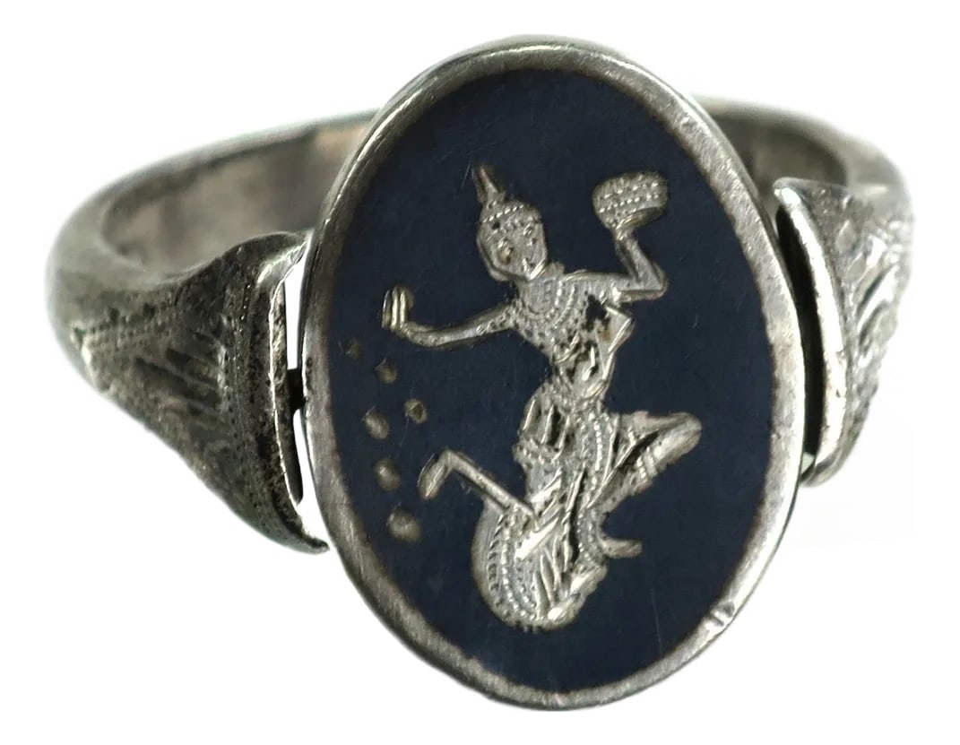 Vintage Siam Sterling Art Deco Flip Ring, 1930s, Size 11.5: Vintage Art Deco Siam sterling niello-work flip ring, 1930s. An oval panel is suspended between the shoulders of the ring on a swivel, allowing it to be worn with either side up. Classic niello work