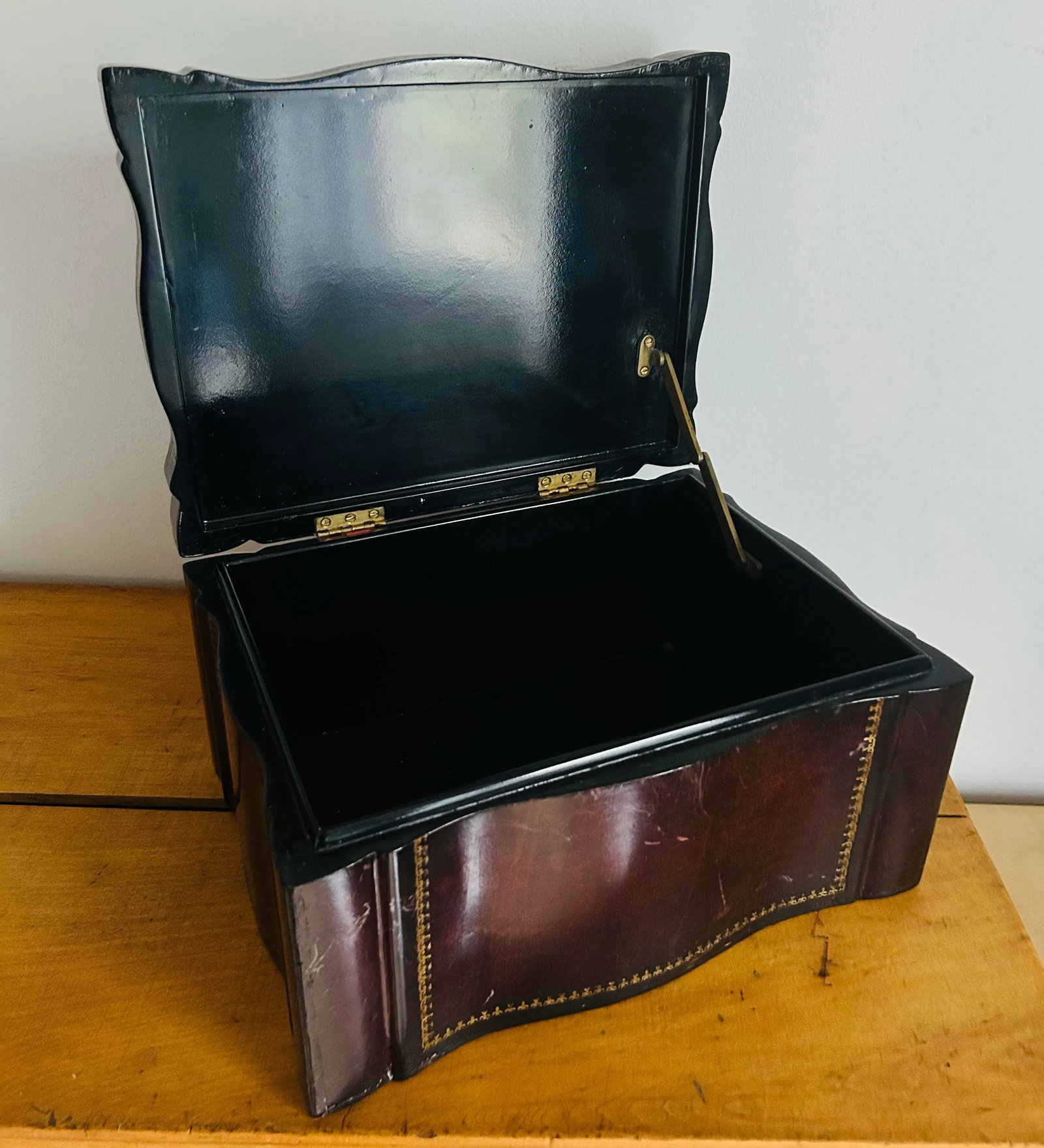 1980s Vintage Maitland Smith Tooled Leather Mahogany Box - 9