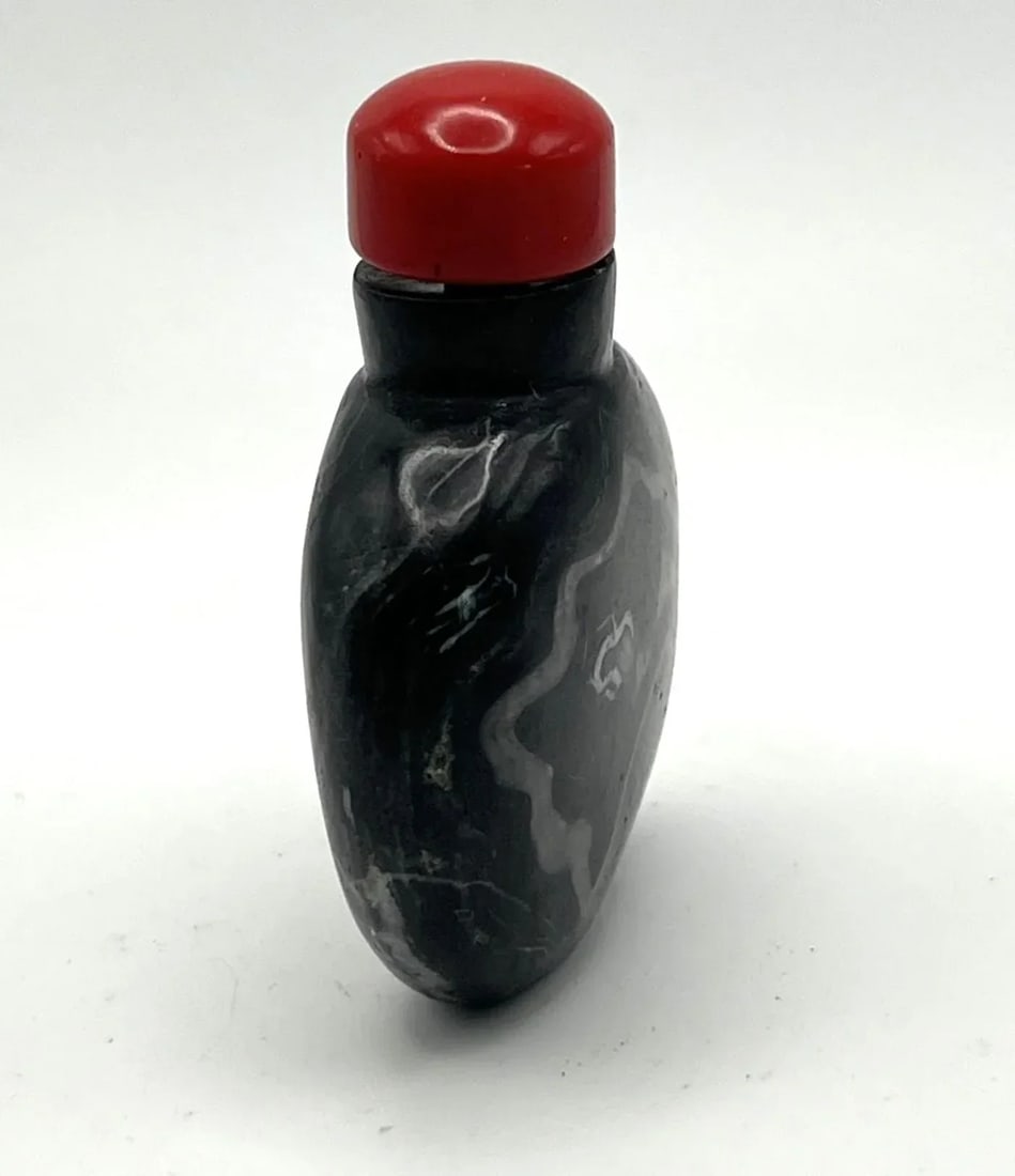 Late 20th Century Black Snuff Bottle With White Lines - 2