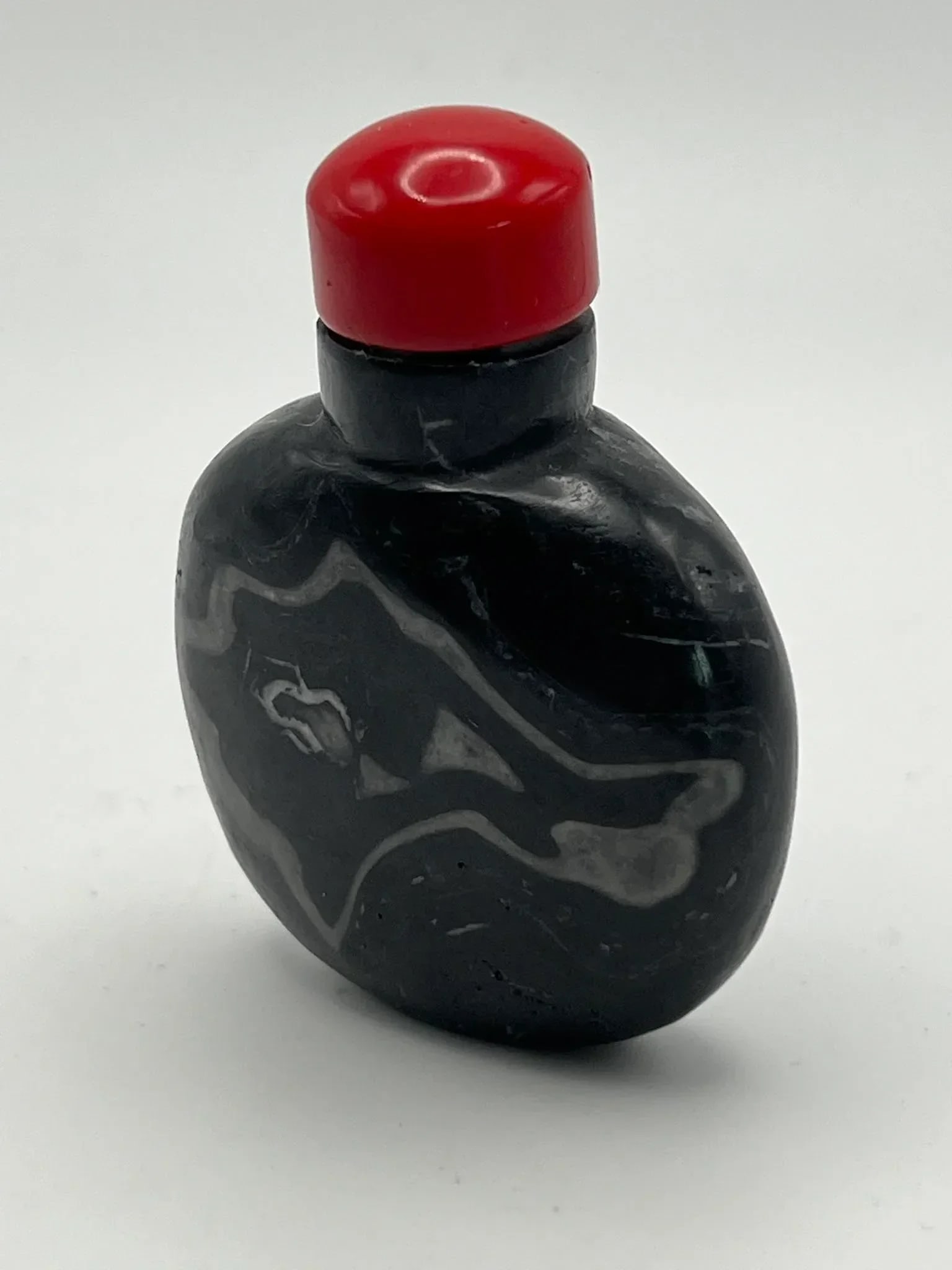 Late 20th Century Black Snuff Bottle With White Lines - 4