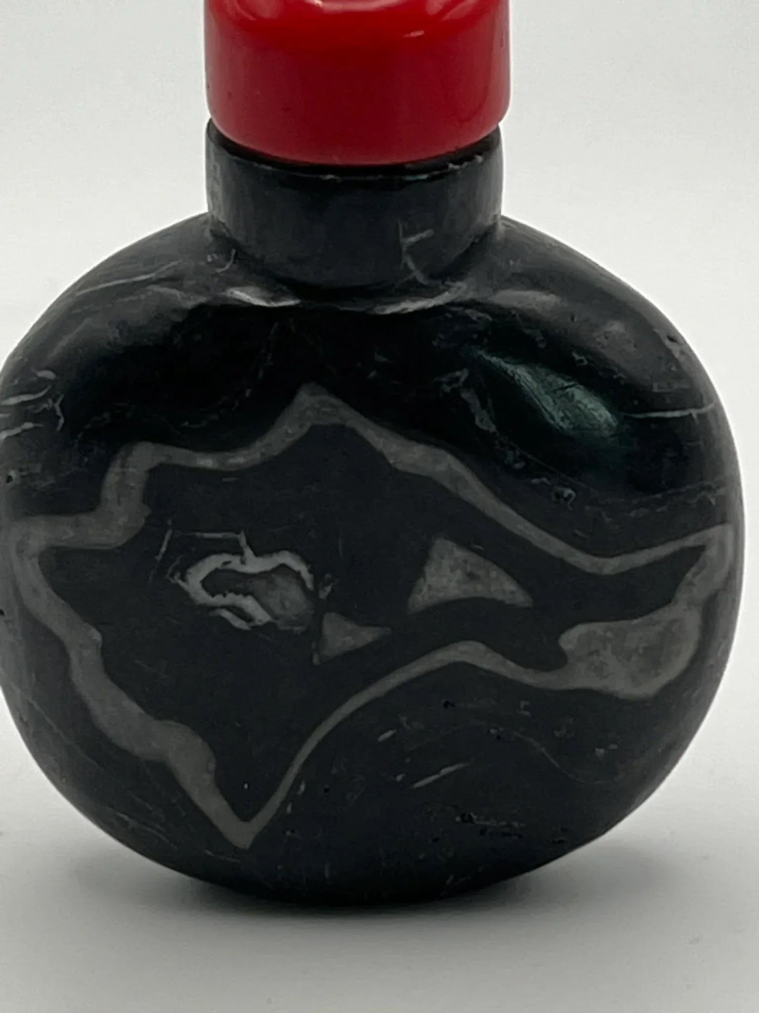 Late 20th Century Black Snuff Bottle With White Lines - 6