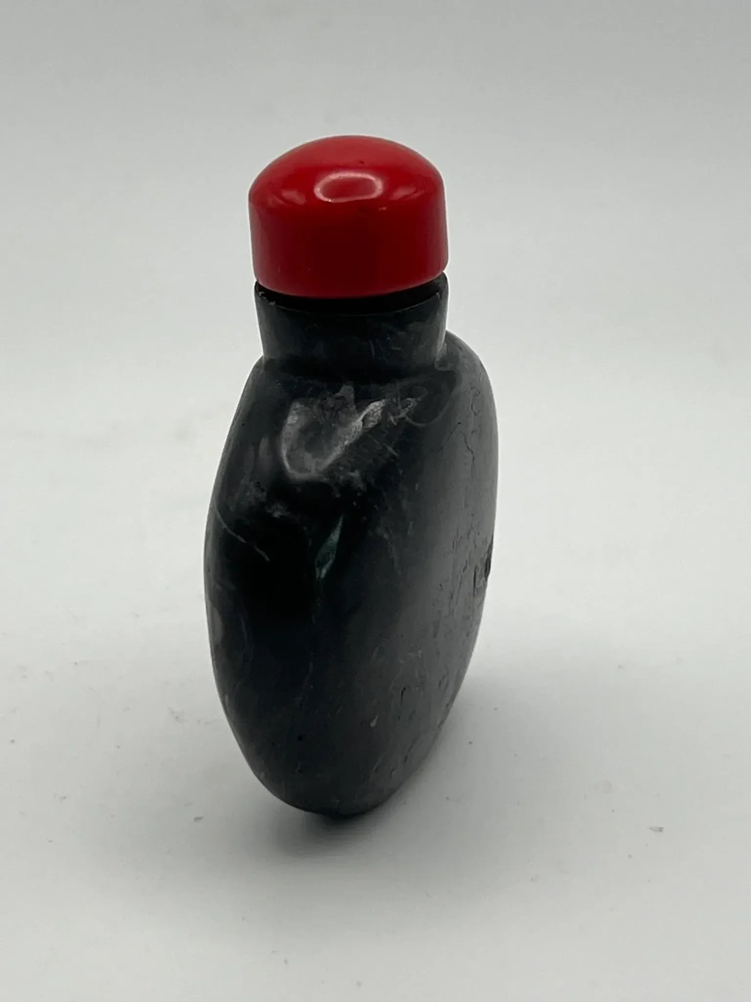 Late 20th Century Black Snuff Bottle With White Lines - 7