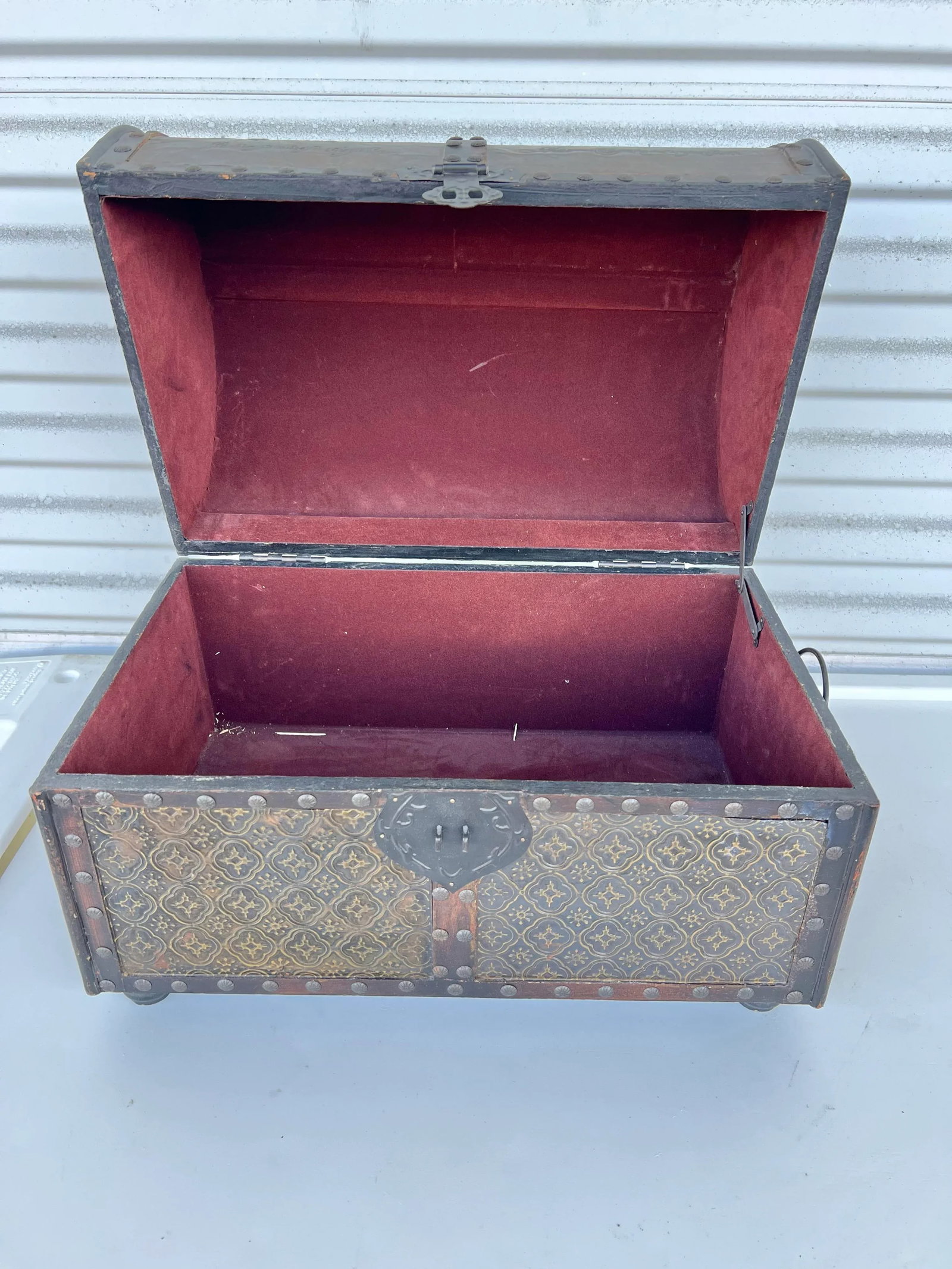 Mid 20th Century Vintage Decorative Wood Dome Box - 5