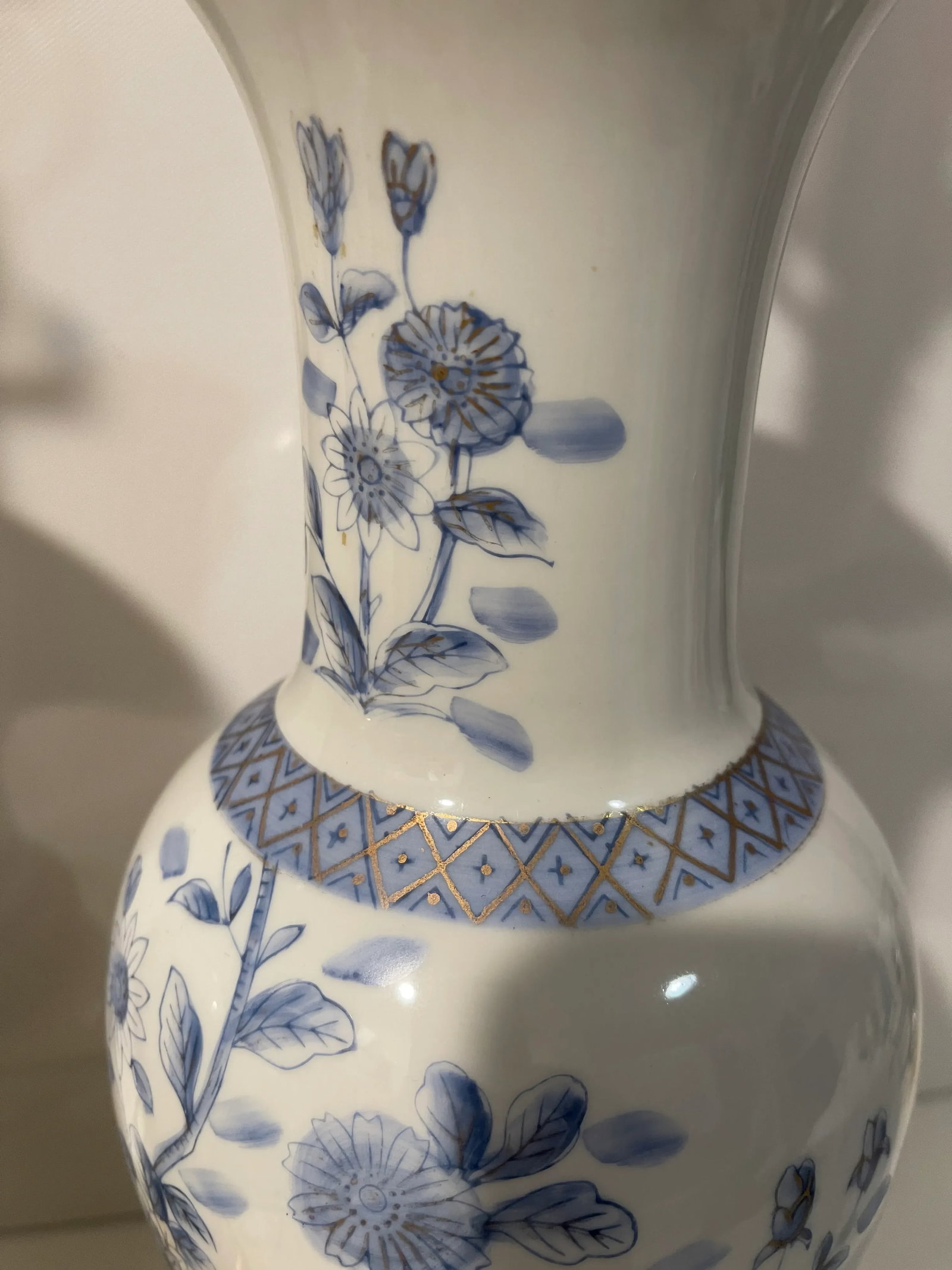 Pair of Vintage Blue & White Floral Coordinated Hand-Painted (Gold Accent) Lamps - 7