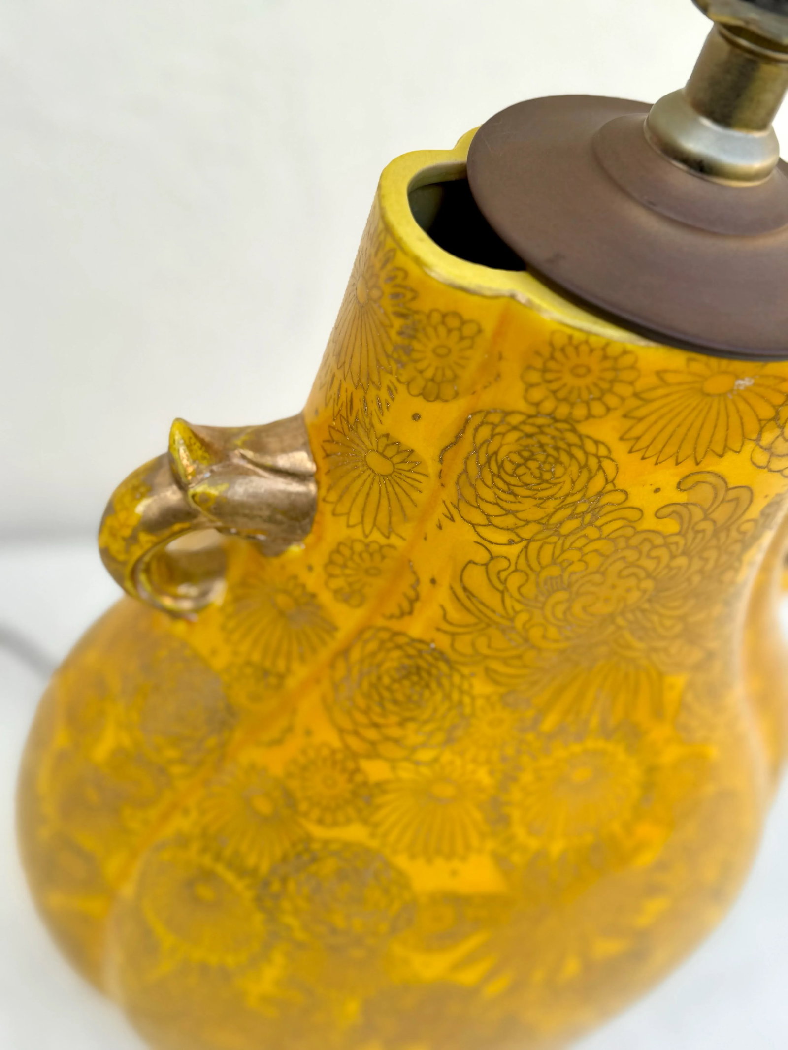 Vintage Table Lamp: Sunflower Yellow and Gilt Japanese Glazed Ceramic Lamp - 10