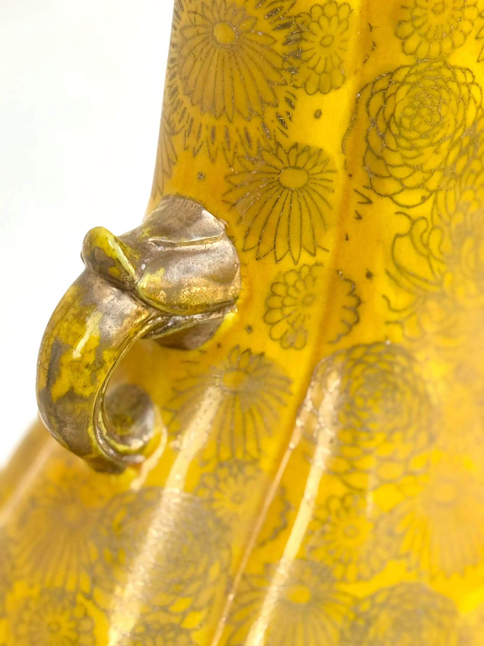 Vintage Table Lamp: Sunflower Yellow and Gilt Japanese Glazed Ceramic Lamp - 11