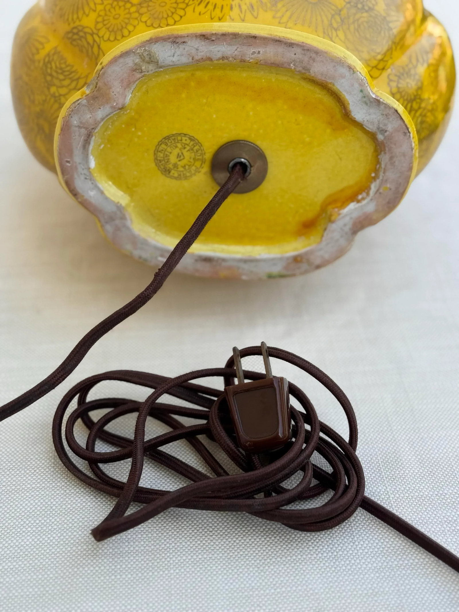 Vintage Table Lamp: Sunflower Yellow and Gilt Japanese Glazed Ceramic Lamp - 12