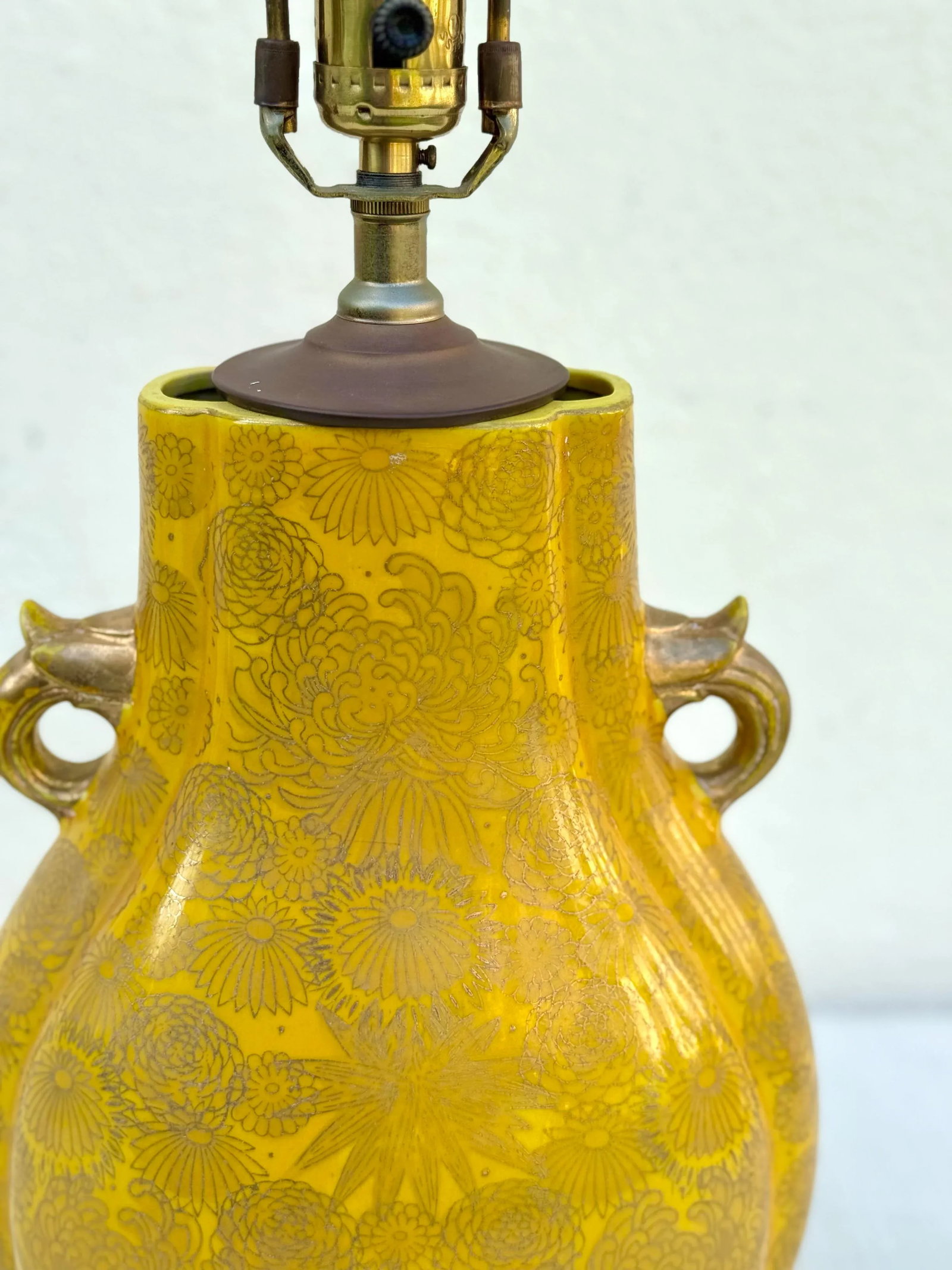 Vintage Table Lamp: Sunflower Yellow and Gilt Japanese Glazed Ceramic Lamp - 4