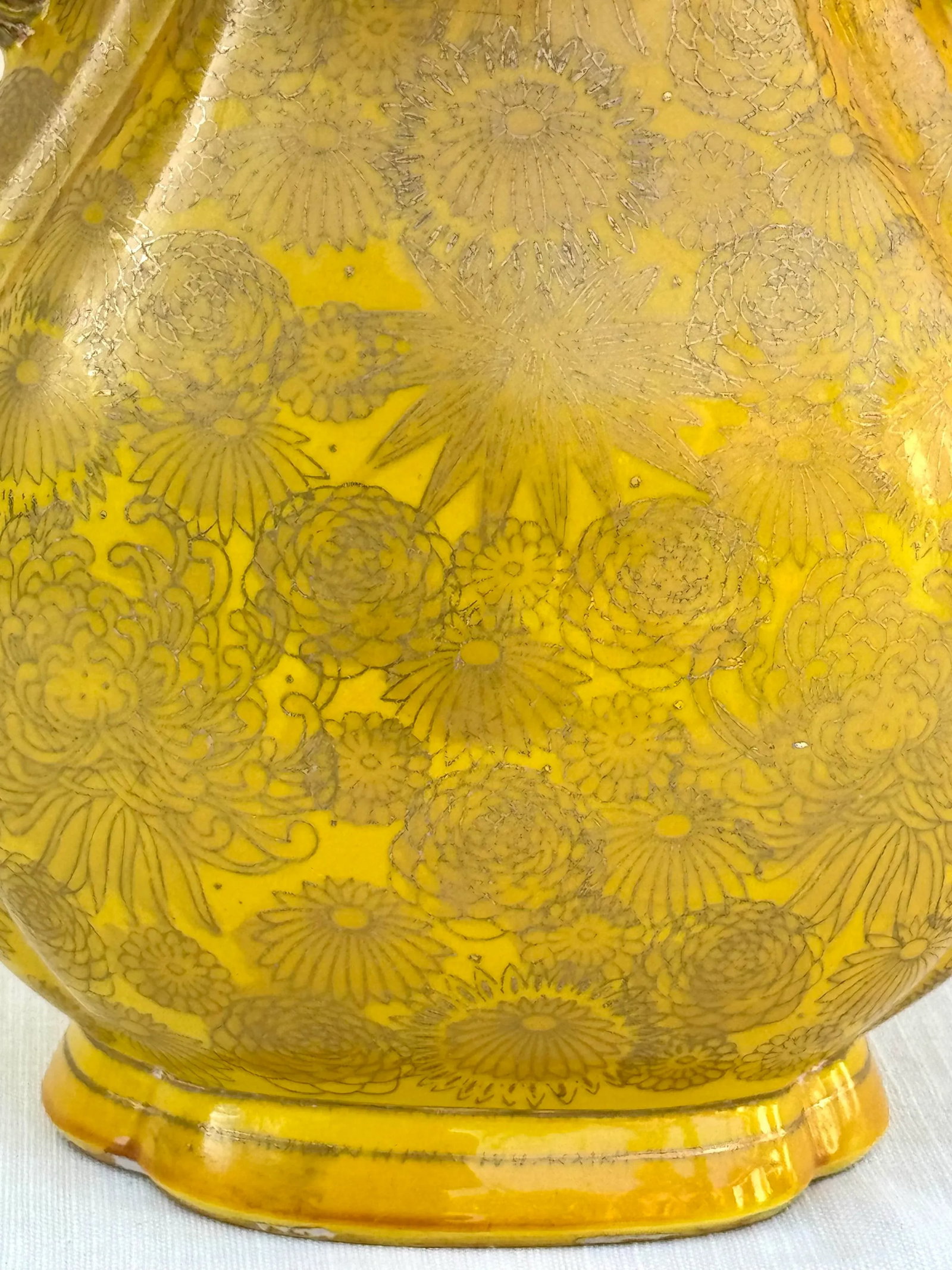 Vintage Table Lamp: Sunflower Yellow and Gilt Japanese Glazed Ceramic Lamp - 8