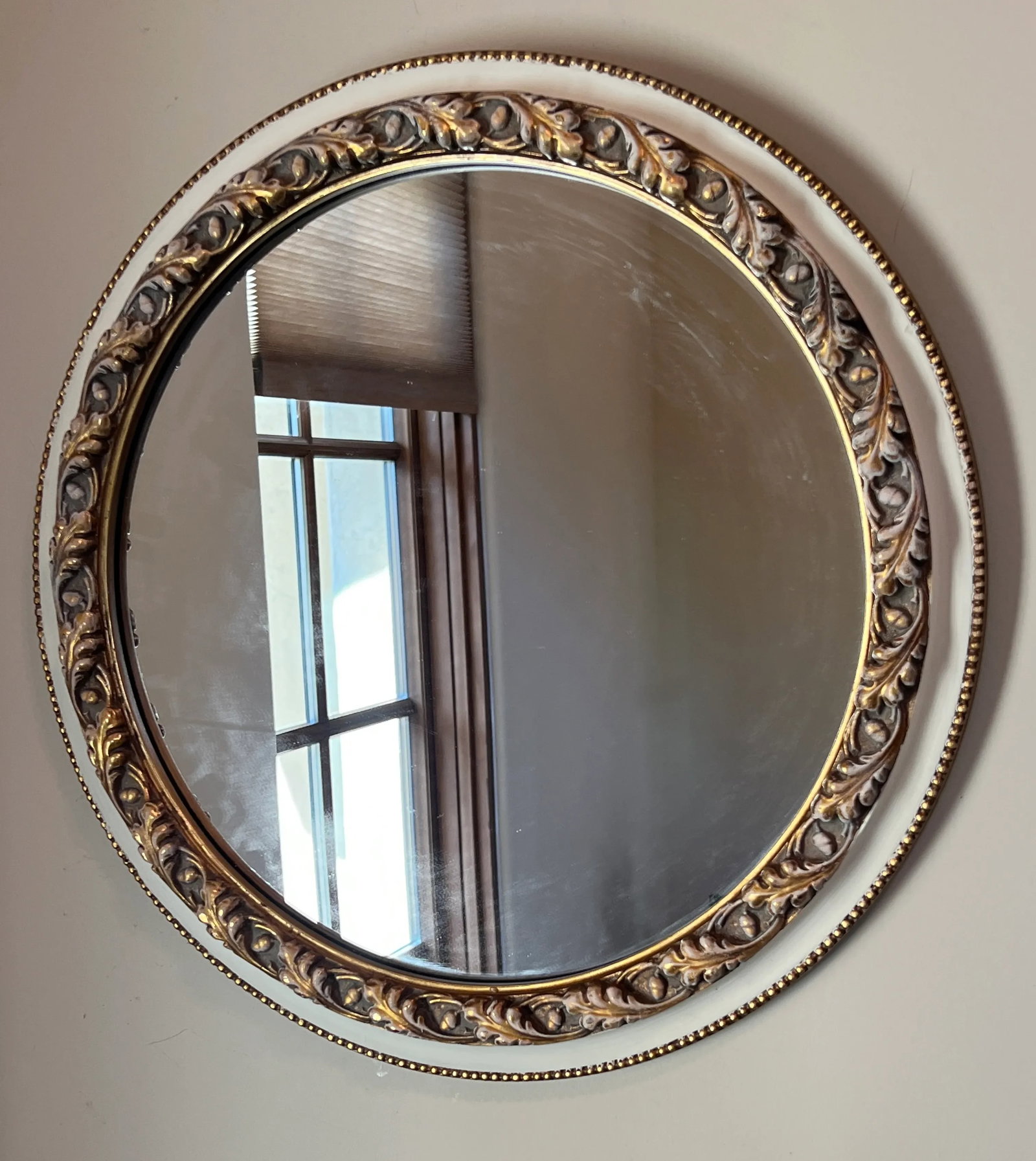 1980s French Carved Oak Leaf and Acorn Round Mirror - 3