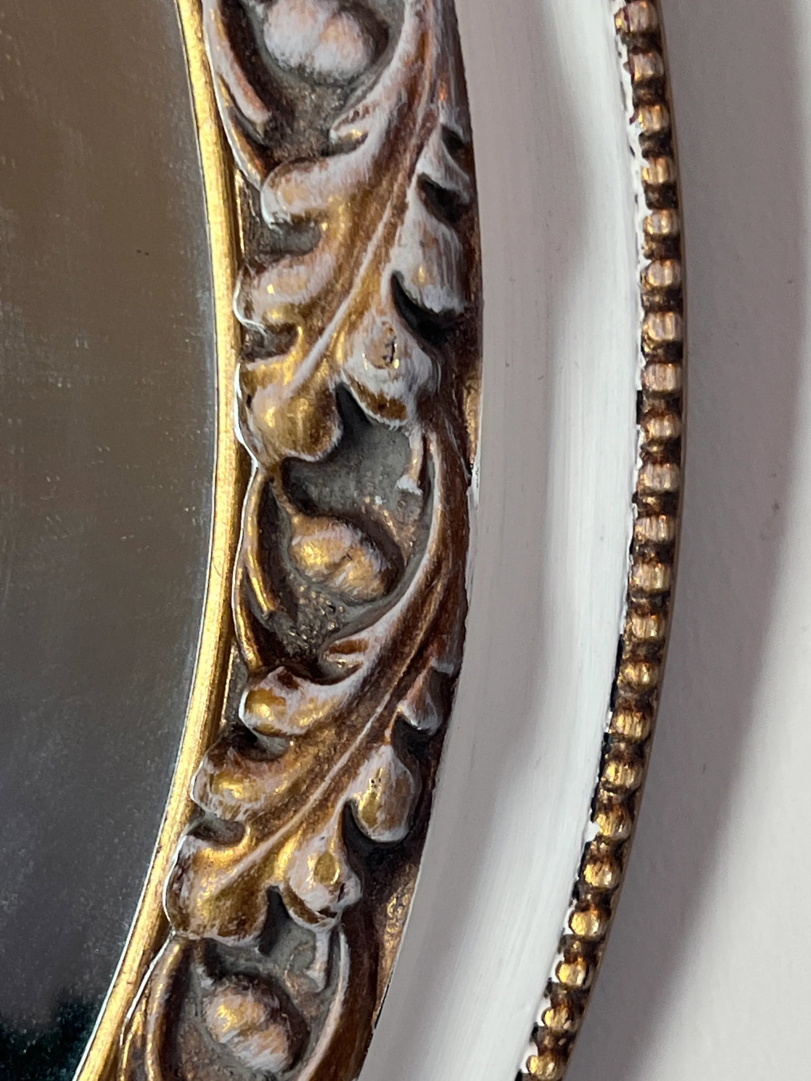 1980s French Carved Oak Leaf and Acorn Round Mirror - 4