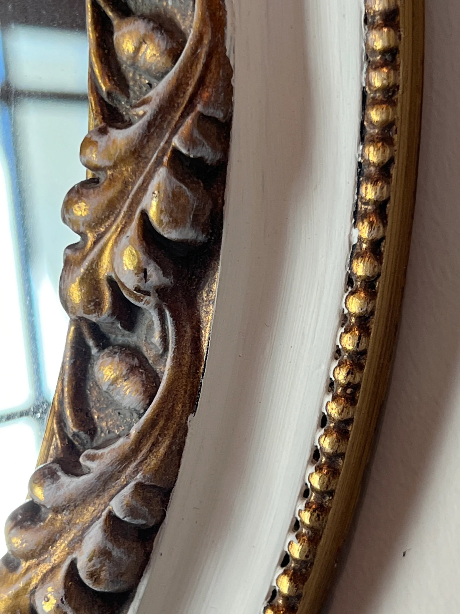 1980s French Carved Oak Leaf and Acorn Round Mirror - 5